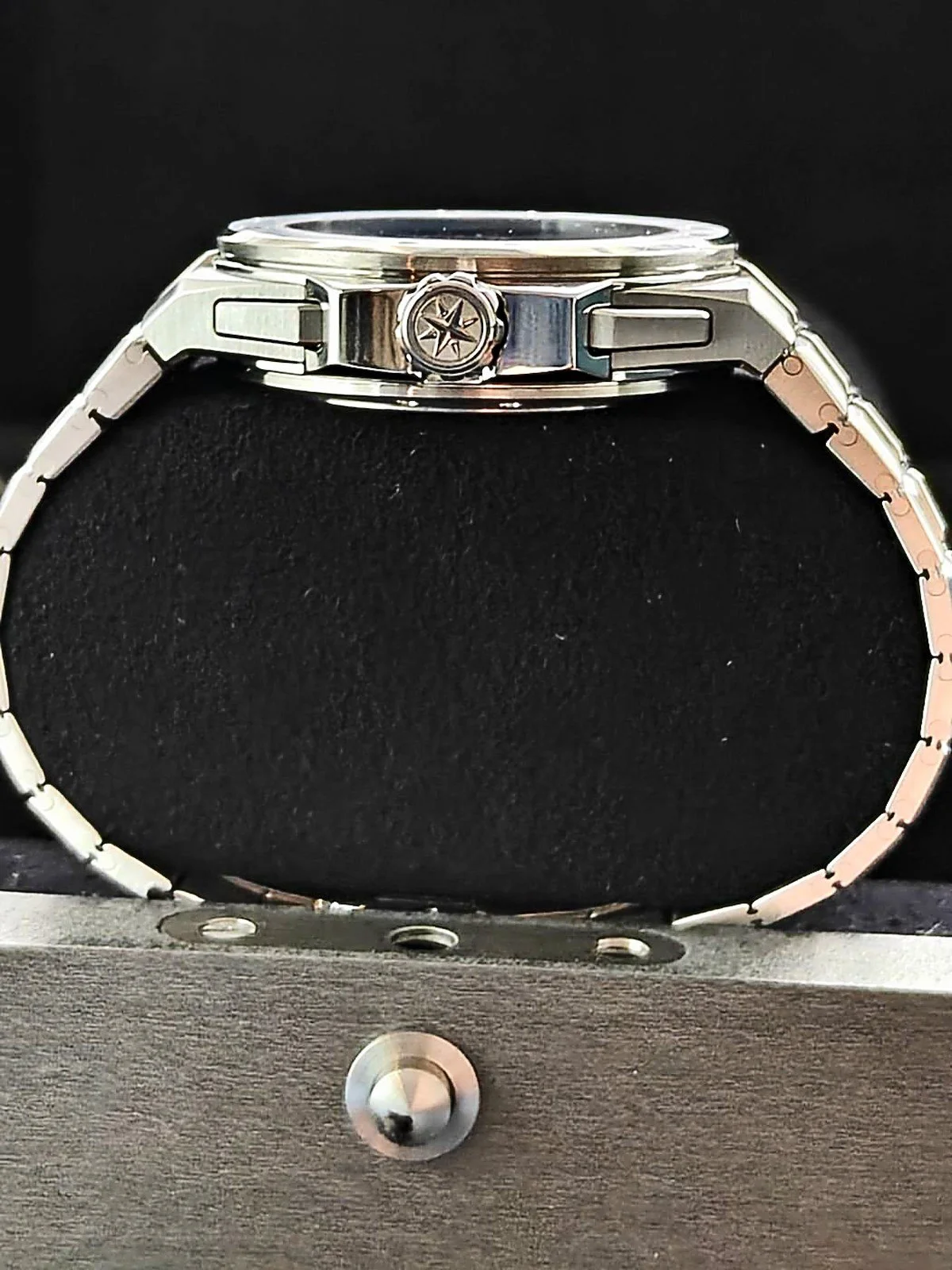 chopard-alpine-eagle-chrono-298609-3001-crown-side.jpg