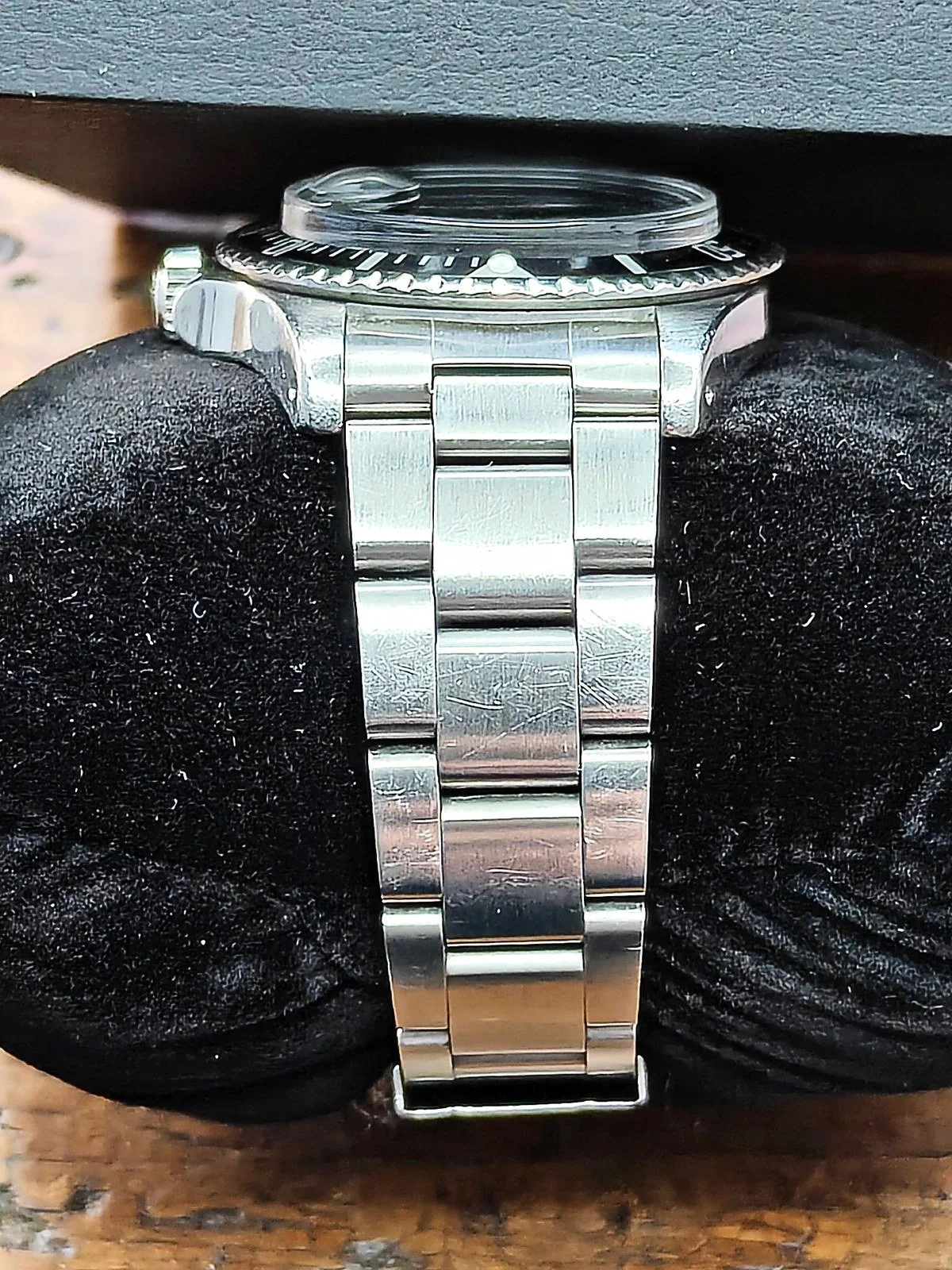 rolex-sub-date-1680-1978-bracelet-top.jpg