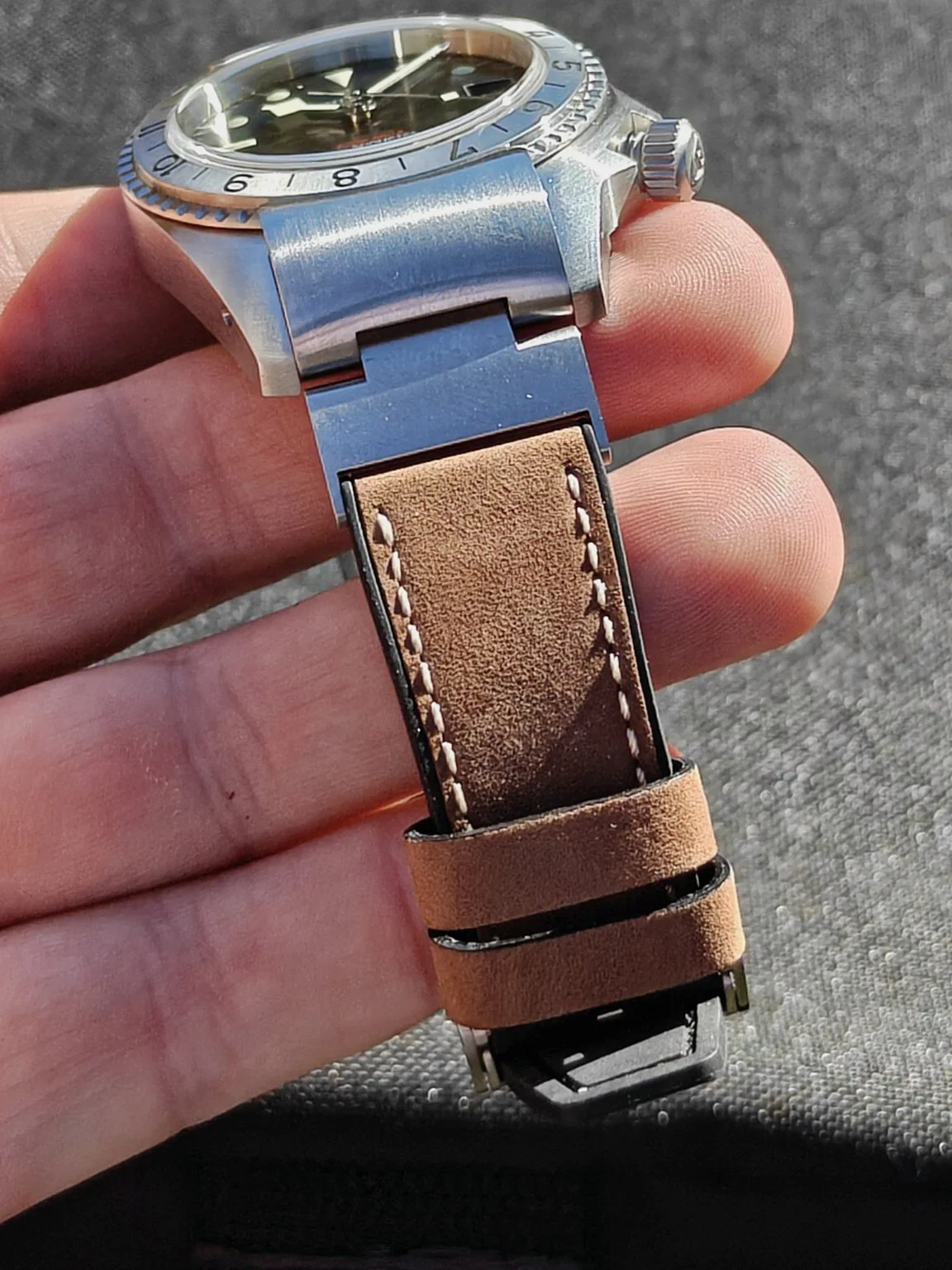 06_Strap_View_970119.jpg