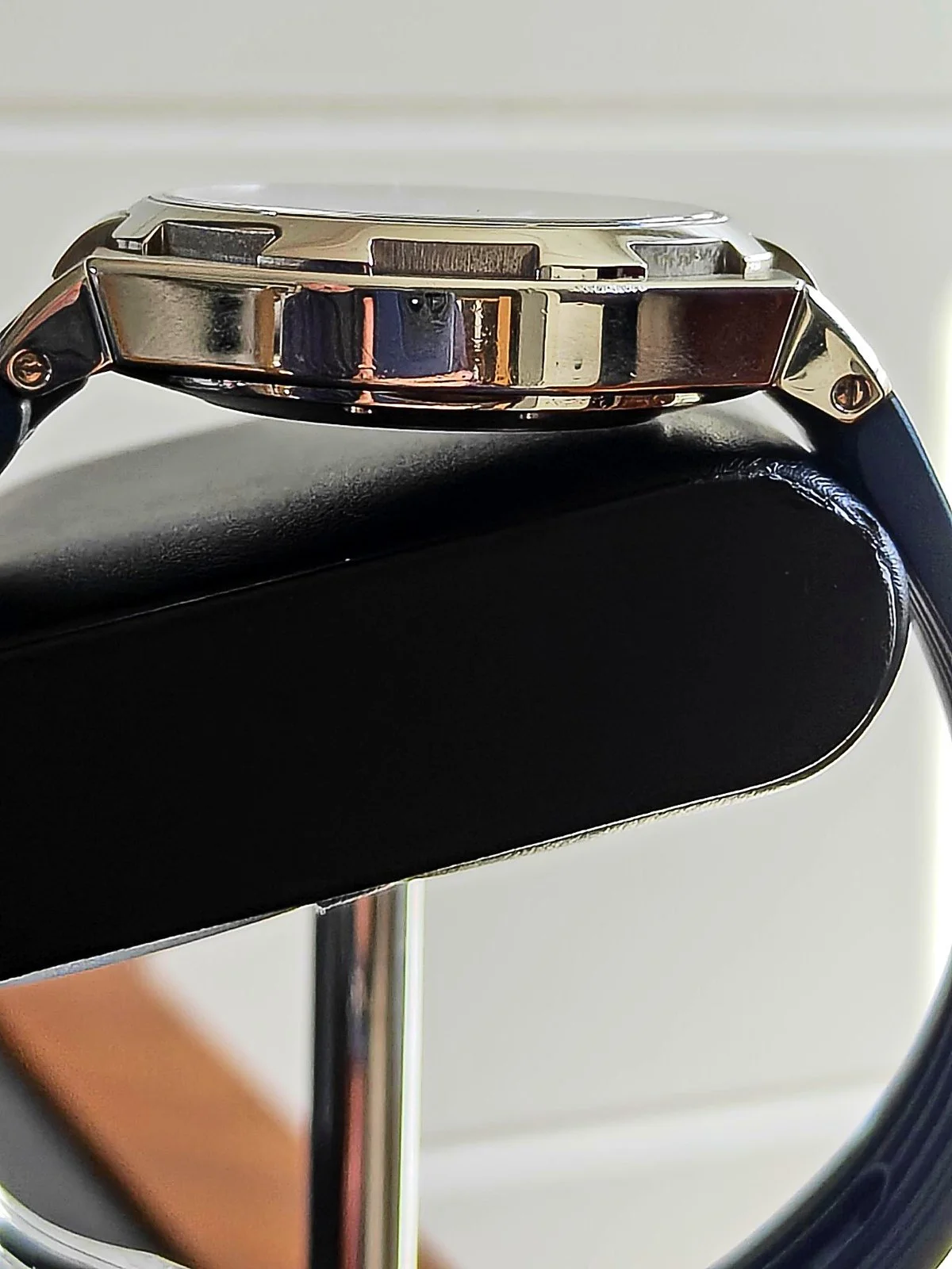 Vacheron Constantin Overseas 42mm steel case, left side profile