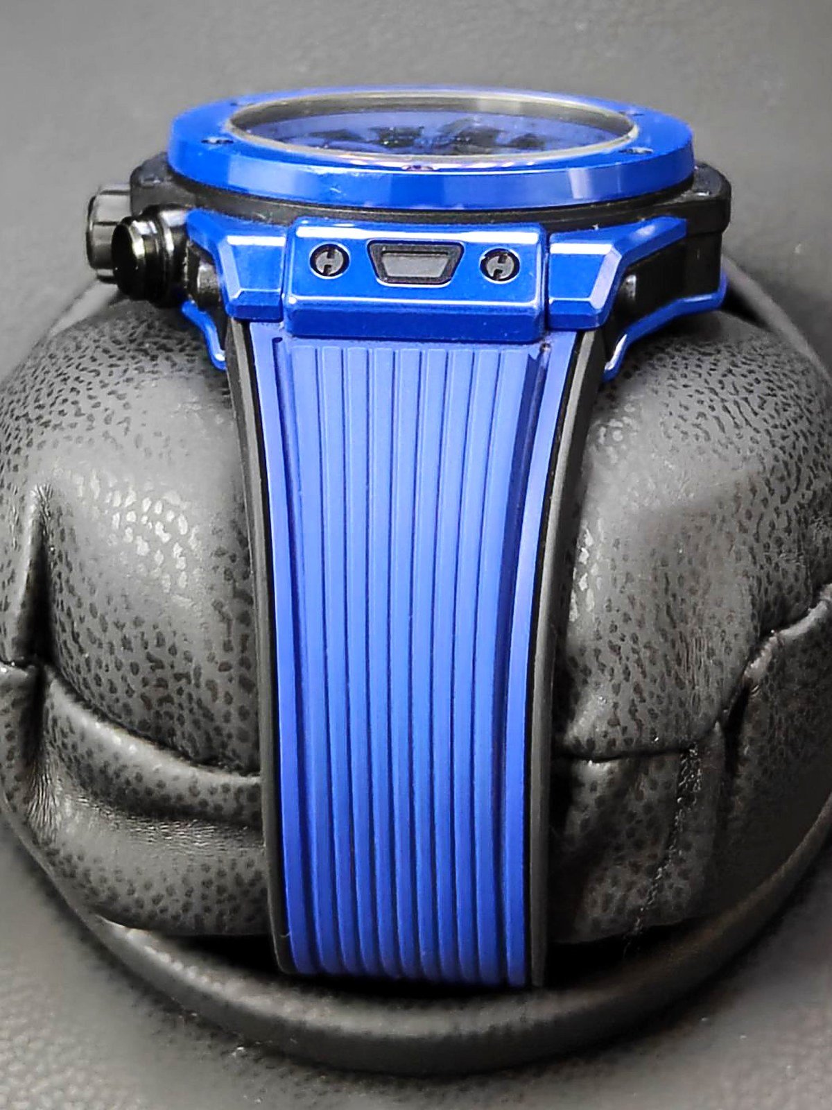 hublot-big-bang-unico-blue-magic-441-es-5119-rx-strap-top.jpg
