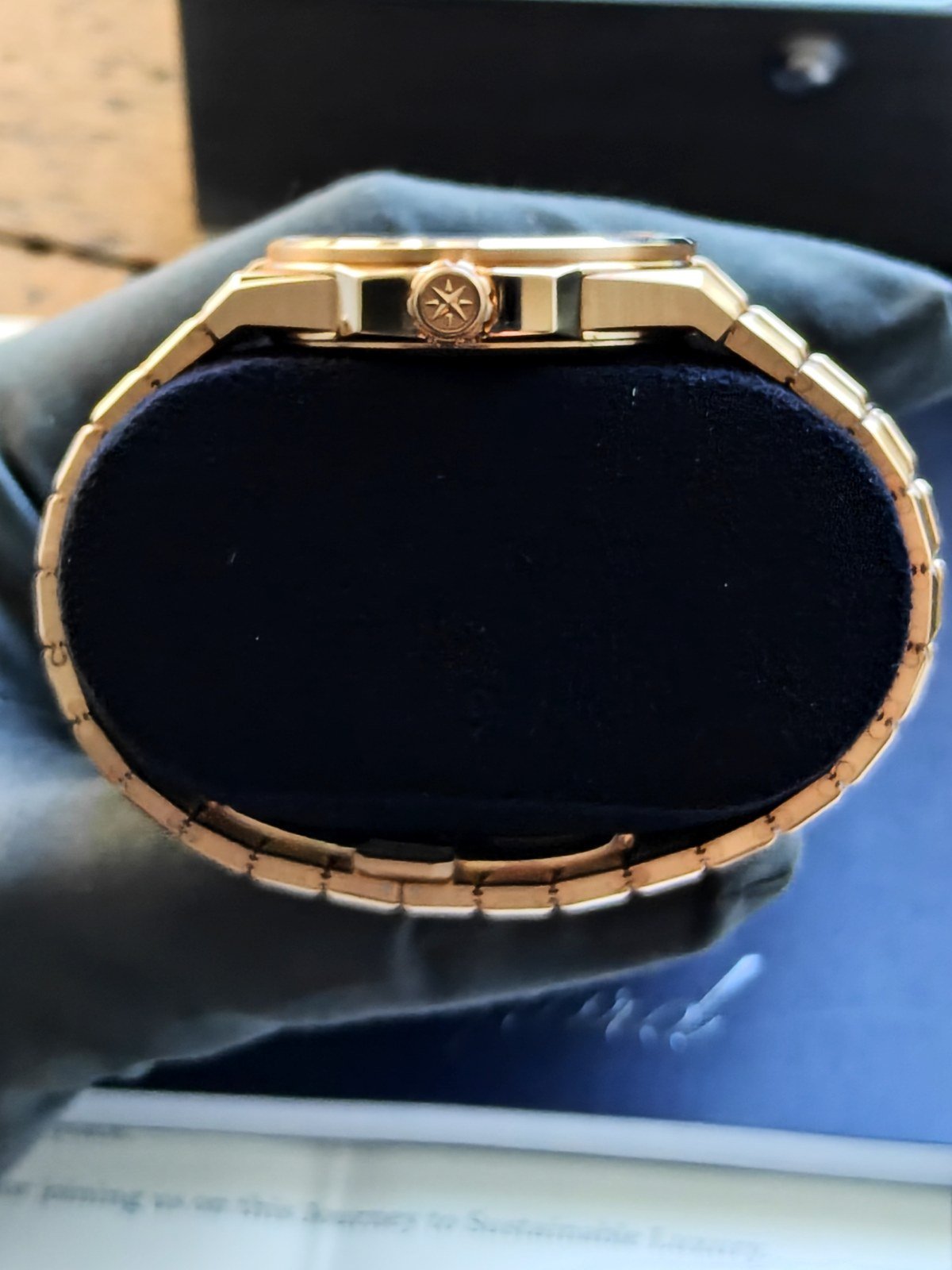 chopard-alpine-eagle-41-rainbow-295363-5011-case-side.jpg