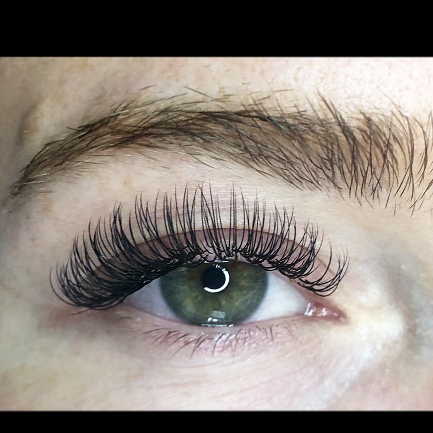 The perfect classic set in dolly 😍 
.
.
.

To Get Lashed:

via my Instagram &ldquo;Book&rdquo; button 

Come in and have a full consultation to discuss what, length, thickness and style will best suit you and meet your needs :) Tailor made styles al