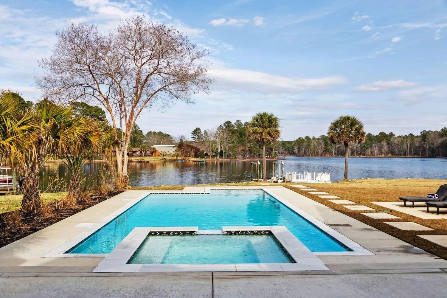 Luxury Lakefront Properties ??? Compass Luxury