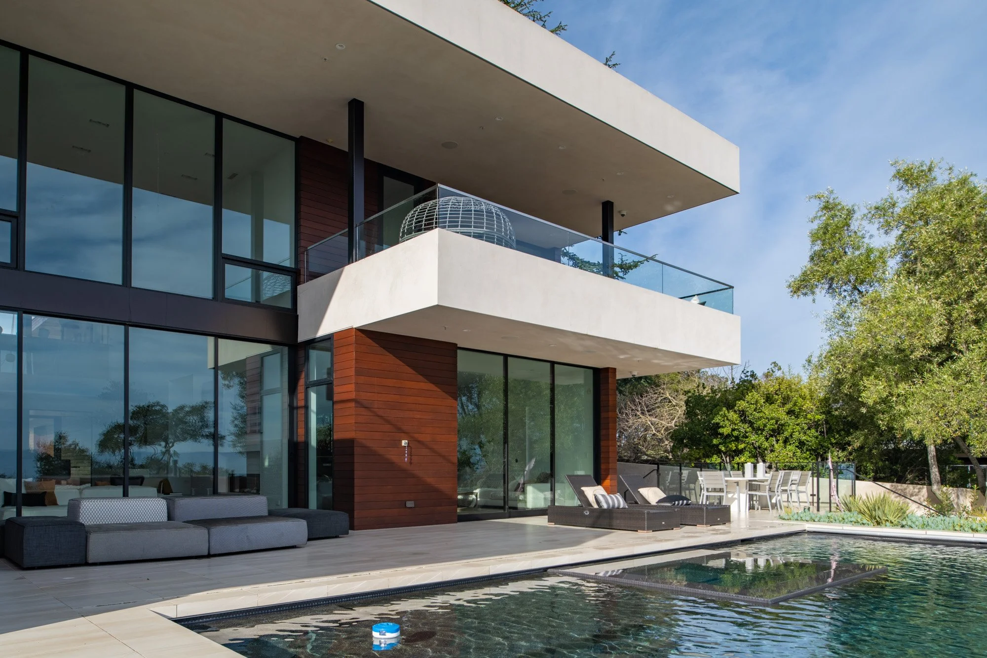 10716 Mora Dr,Los Altos Hills, CA