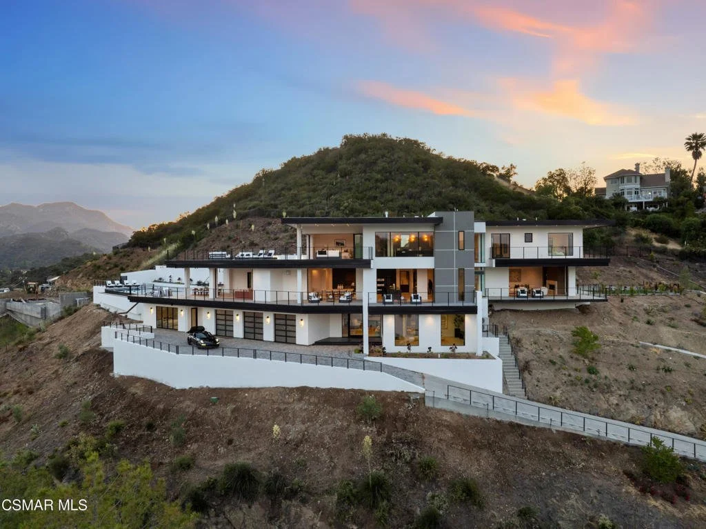 $12,900,000 | 461 Lake Sherwood Dr  Westlake Village, CA 91361