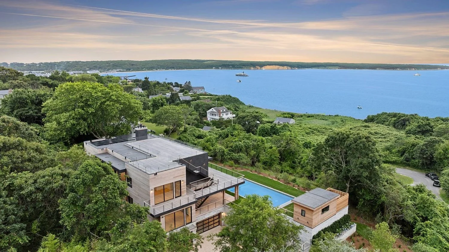 $14,495,000 | 15 N Neck Ln  Montauk, NY 11954