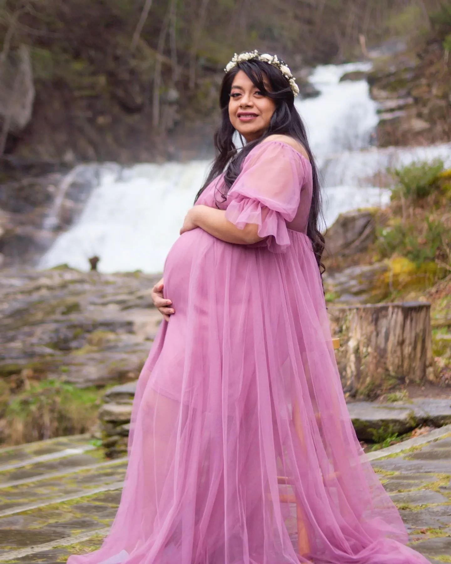 Thank you for choosing me again, Mayra y Adan, and congratulations on baby Juliet! We had a lot of fun on this maternity shoot at Kent Falls; a little rain couldn't stop us from getting some great photos. @stefanie_glam_artist did a great job on make