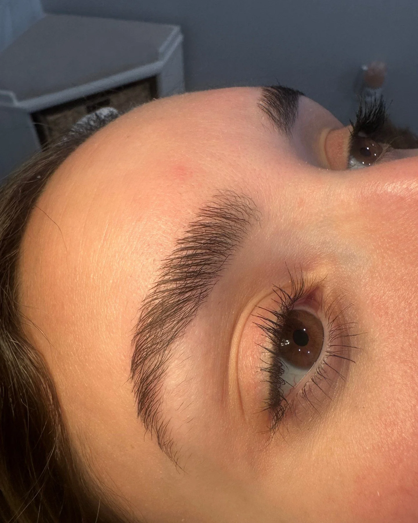 Trust the process, babe 🤎✨

Brow laminations can look a little wild right after we finish &mdash; think fluffy, lifted, and slightly &ldquo;who is she?!&rdquo; energy 😅

But give it 24 hours&hellip;
They settle, soften, and fall perfectly into plac
