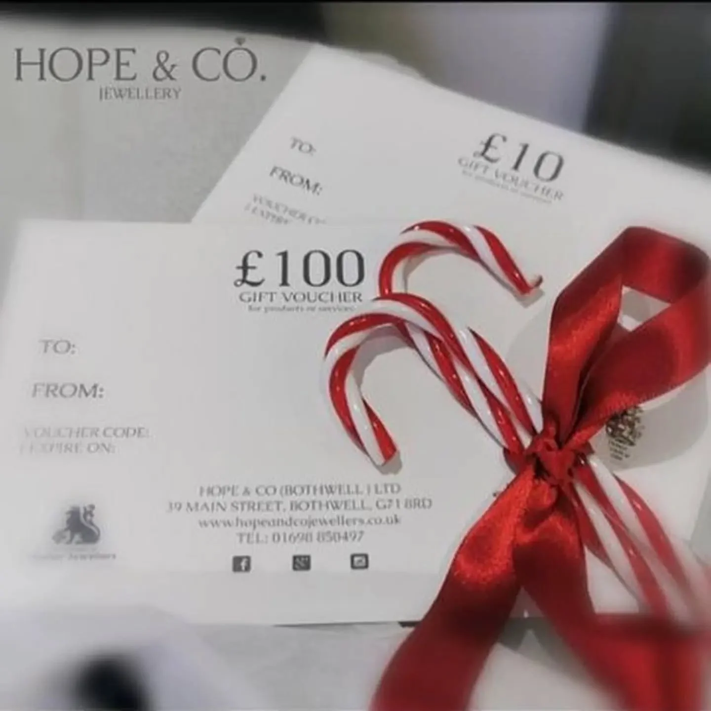 Santa is on his way...

Take the stress out of last minute shopping and&nbsp;give&nbsp;a gift they will truly love&nbsp;

We are open untill 3pm today

giftvouchers&nbsp;#jewellers&nbsp;#hopeandcojewellers&nbsp;#onlineshopping&nbsp;#lanarkshire&nbsp;