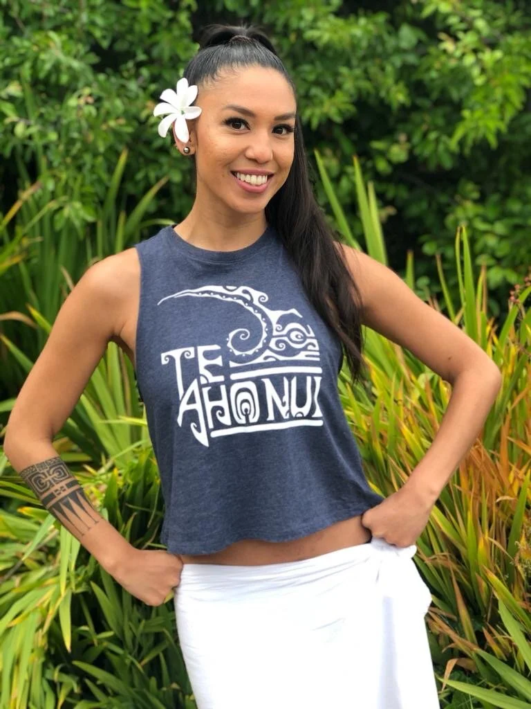 LEOLANI- Wearing size small in Heather Navy