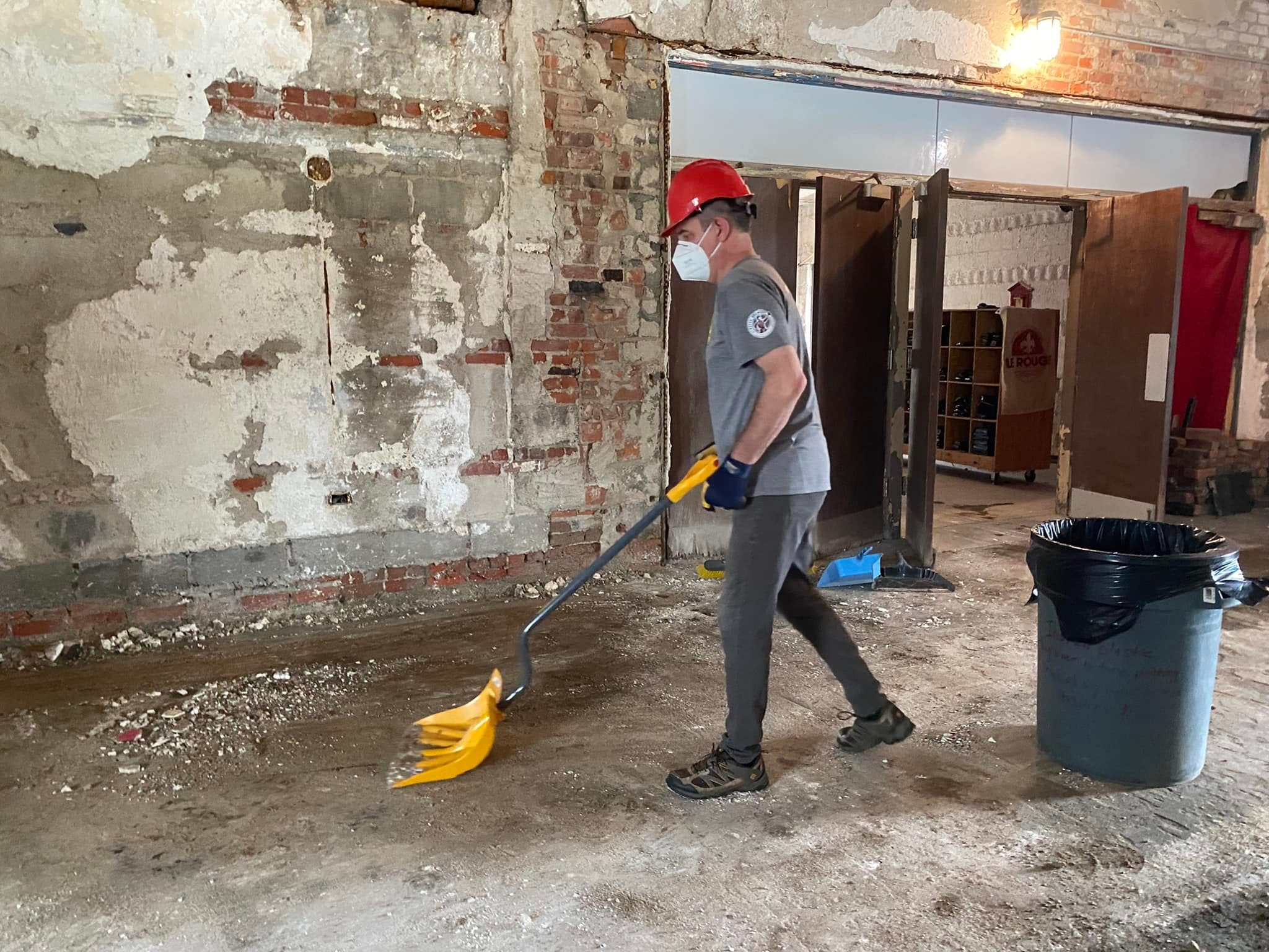 Neighborhood Volunteers Give Alger Theater a Spring Cleaning