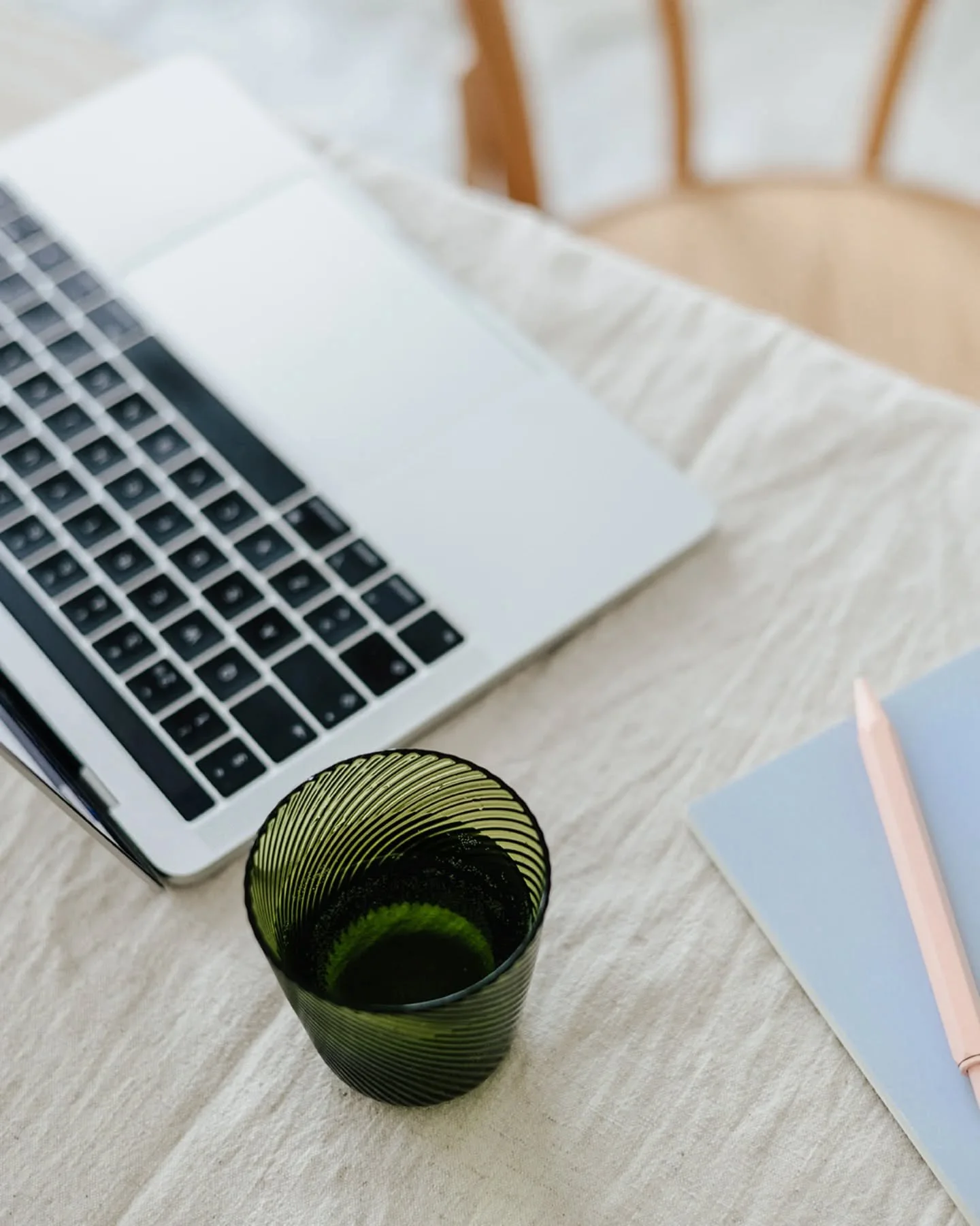 T&auml;m&auml; viikko on pit&auml;nyt sis&auml;ll&auml;&auml;n aimoannoksen hallinnollisia teht&auml;vi&auml; kuten projektiaikataulujen luomista, tarjousten koostamista, s&auml;hk&ouml;posteihin vastailua ja kirjanpitoa. Luovuus on selke&auml;sti j&