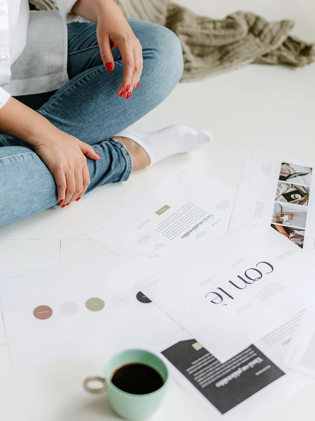 Kuulostaako t&auml;m&auml; tutulta?

Yrityksesi ei ole viel&auml; yhten&auml;inen br&auml;ndi, vaan enemm&auml;nkin kokoelma irrallisia paloja. Kenties markkinointimateriaalien koostamiseen kuluu turhan paljon aikaa kun selke&auml;t suuntaviivat puut