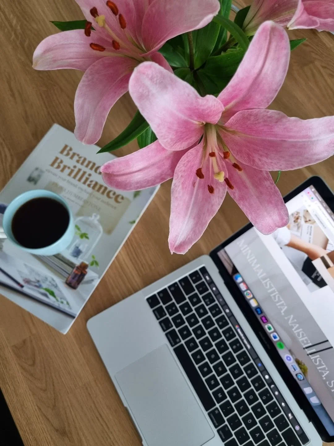 Hei yritt&auml;j&auml; siell&auml; ruudun toisella puolella👋🏼

Jos sinulla on haaveena:

🚀 lanseerata uusi bisnes kev&auml;&auml;n/kes&auml;n aikana

🪄 uudistaa nykyinen DIY-tasolla oleva yritysilmeesi n&auml;ytt&auml;v&auml;ksi br&auml;ndikokona