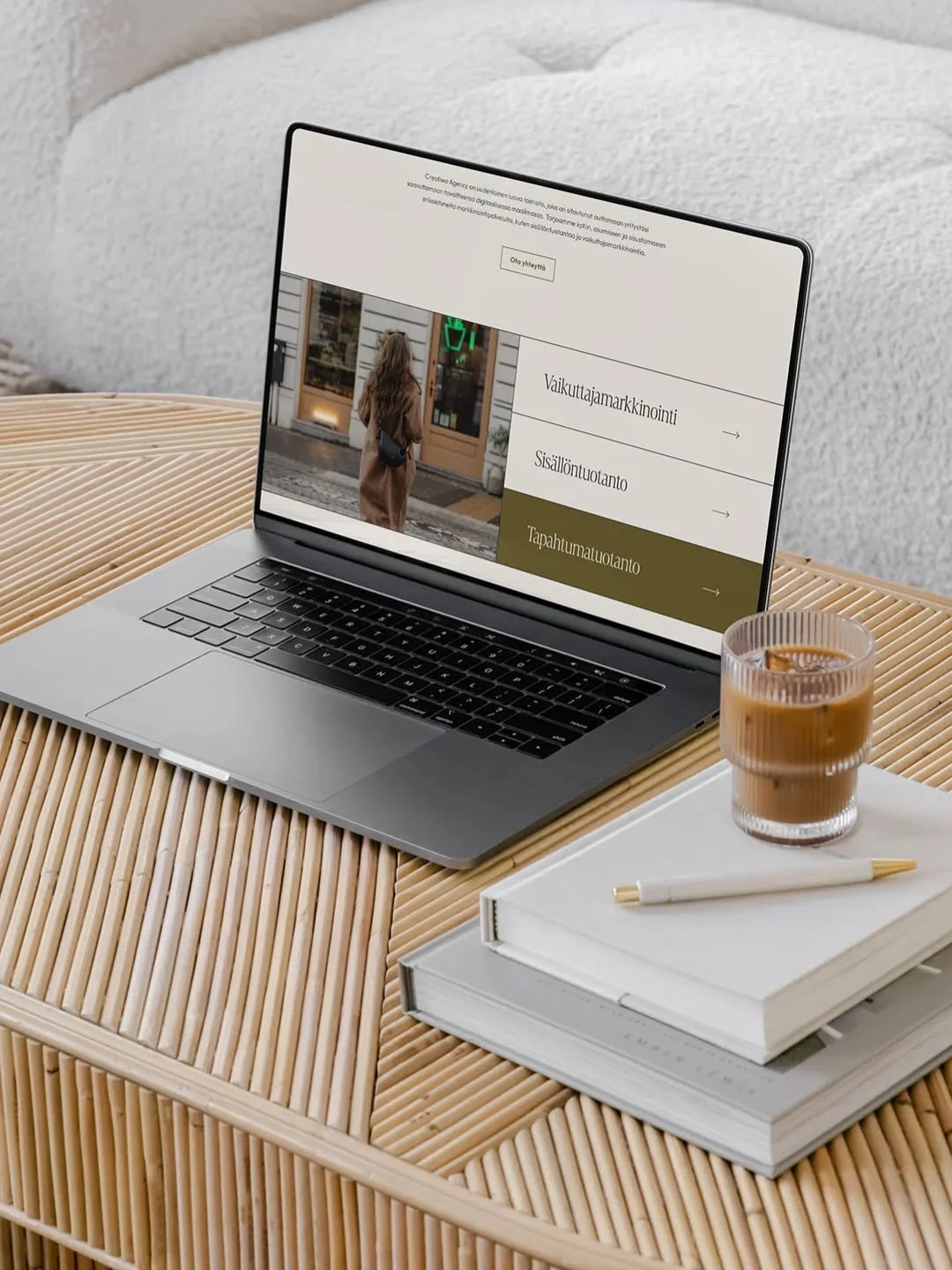 Yksil&ouml;llisi&auml; tarpeitasi vastaava Squarespace nettisivu tai myynti&auml; kasvattava Shopify verkkokauppa? Lue alta websuunnittelupalveluistani.👇🏼

💯 Ansaitset ratkaisuja, jotka tuntuvat omilta ja jotka aidosti toimivat yrityksesi hyv&auml