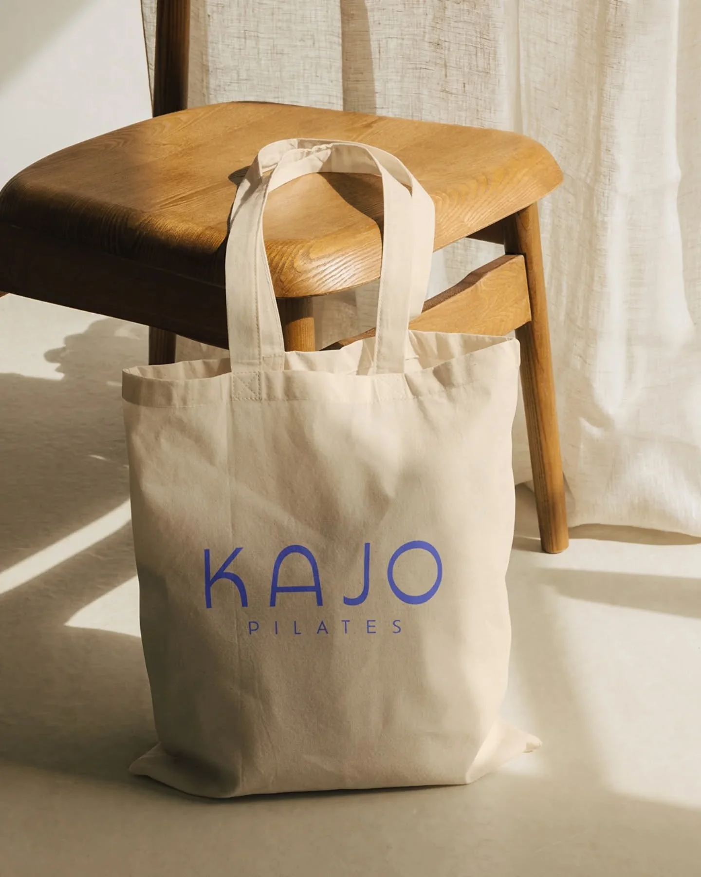 Kun yrityksellesi l&auml;hdet&auml;&auml;n luomaan n&auml;ytt&auml;v&auml;&auml; br&auml;ndikokonaisuutta, tulet saamaan kokonaisen logoperheen. T&auml;m&auml; siksi, ett&auml; yrityksen logolle tulee vuosien varrella taatusti monia erilaisia k&auml;