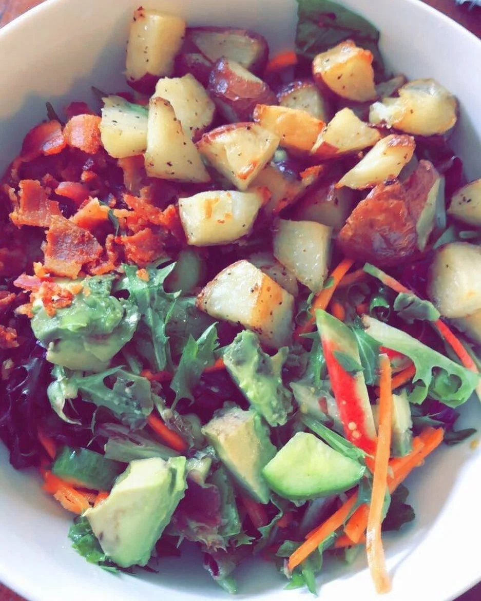 🥗🥔🥓🥒🥑🥕⁠⠀
Easy peasy meal in a bowl 😋⁠⠀
.⁠⠀
.⁠⠀
.⁠⠀
⁠⠀
#brunch #lunch #easy #wholefoodsfirst #foodie #recipes #mealprep #eattherainbow #organic #foodblog #homecook  #glutenfree #eatwellbewell⁠ #cleanfood ⁠#eatclean⁠⠀