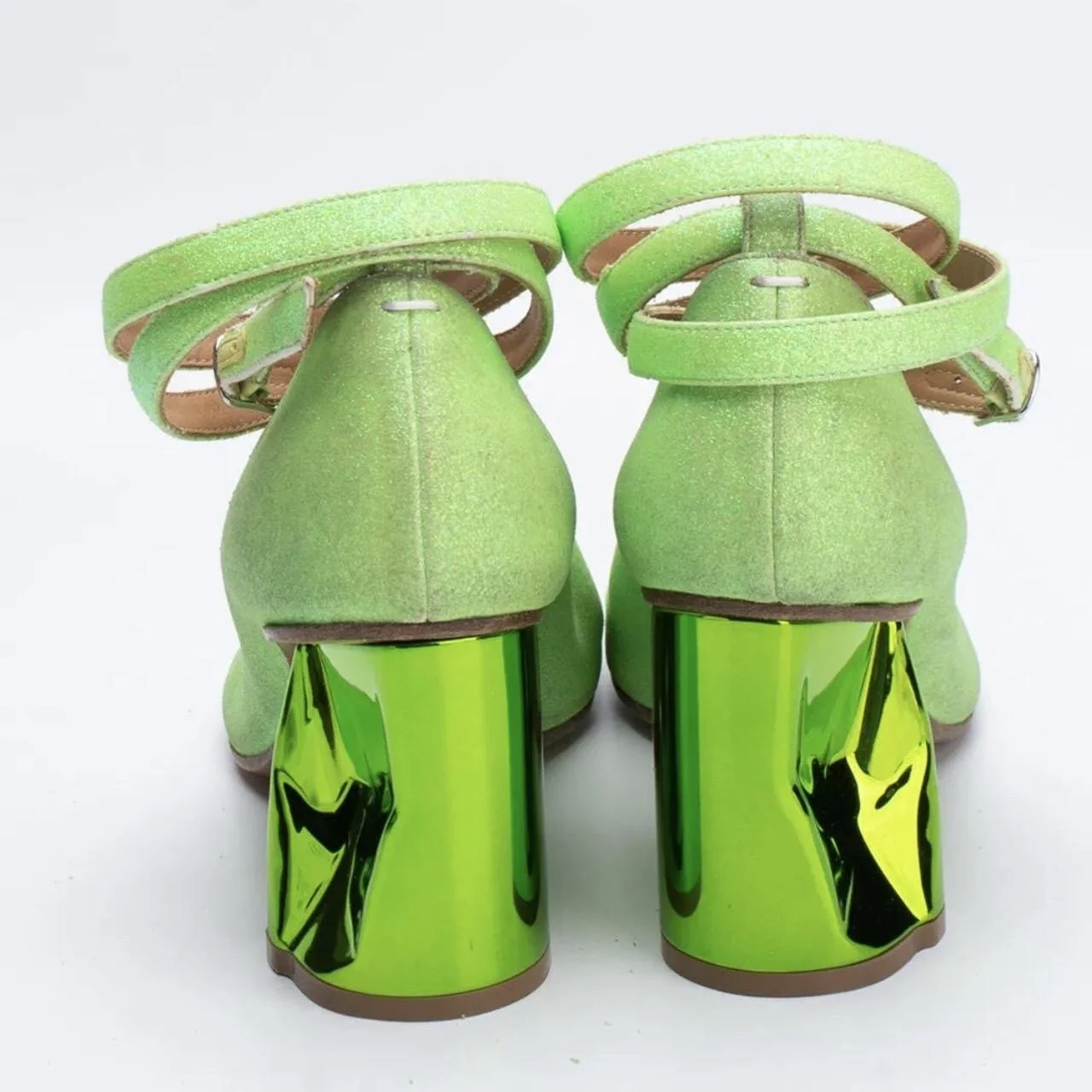 D798B7B9-36CA-4907-A431-449FFB1AAB46