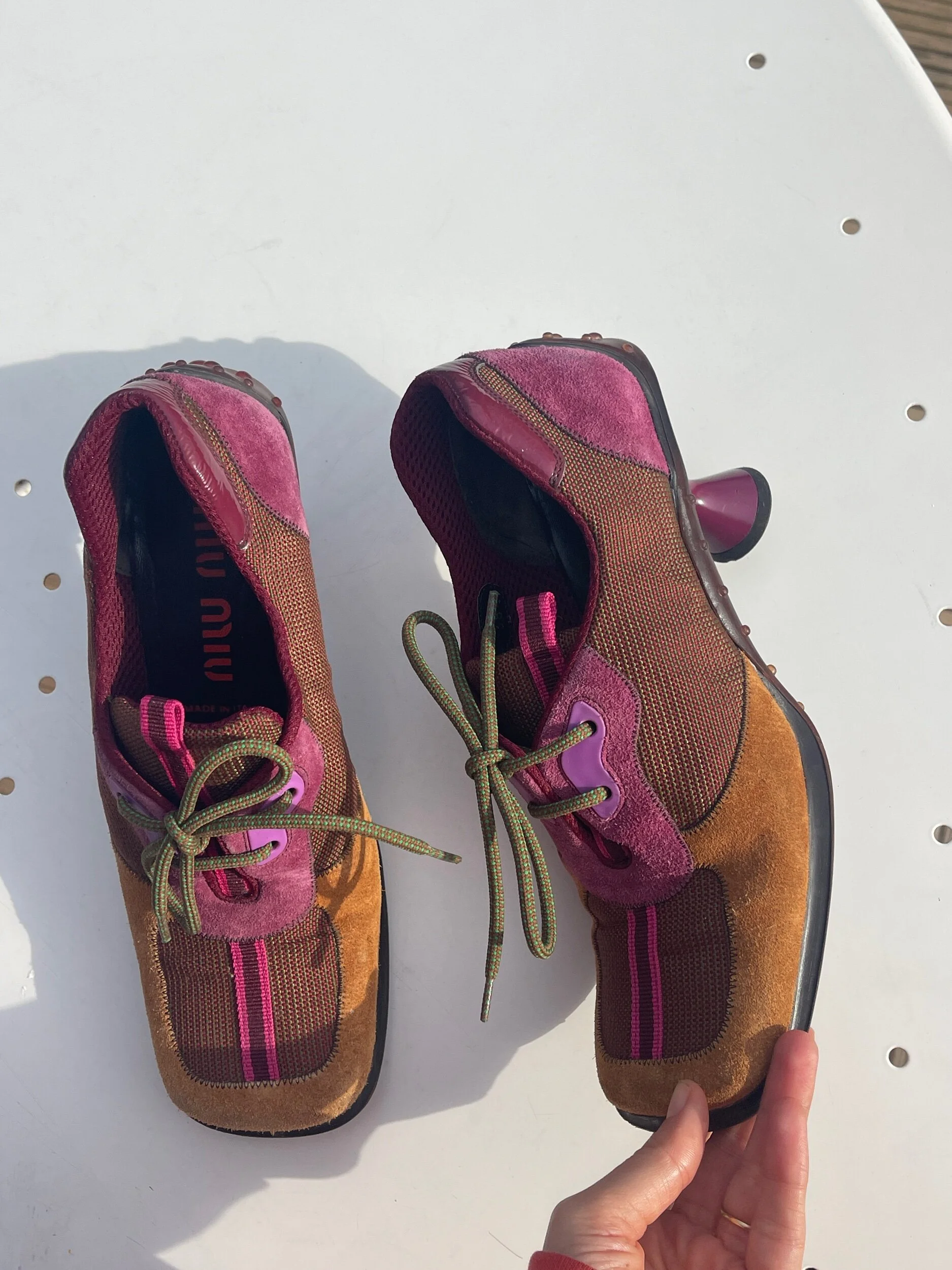 22B5C9D6-3EF5-43E7-A5D7-5C0DDA8705EB