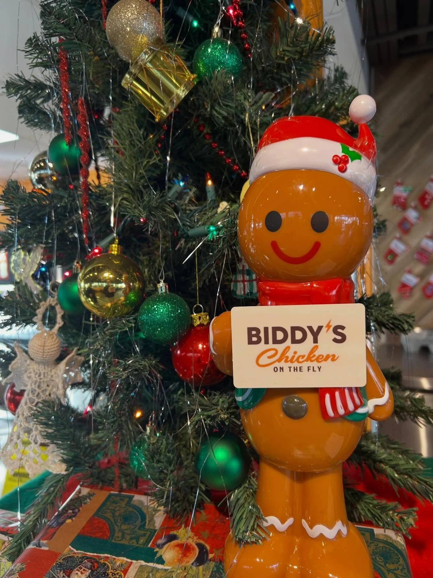 Gift cards on the fly! They&rsquo;ll make the perfect stocking stuffer for any chicken lover! 🎄🐓#goodfoodgoodmood #giftcard #stockingstuffers #christmas