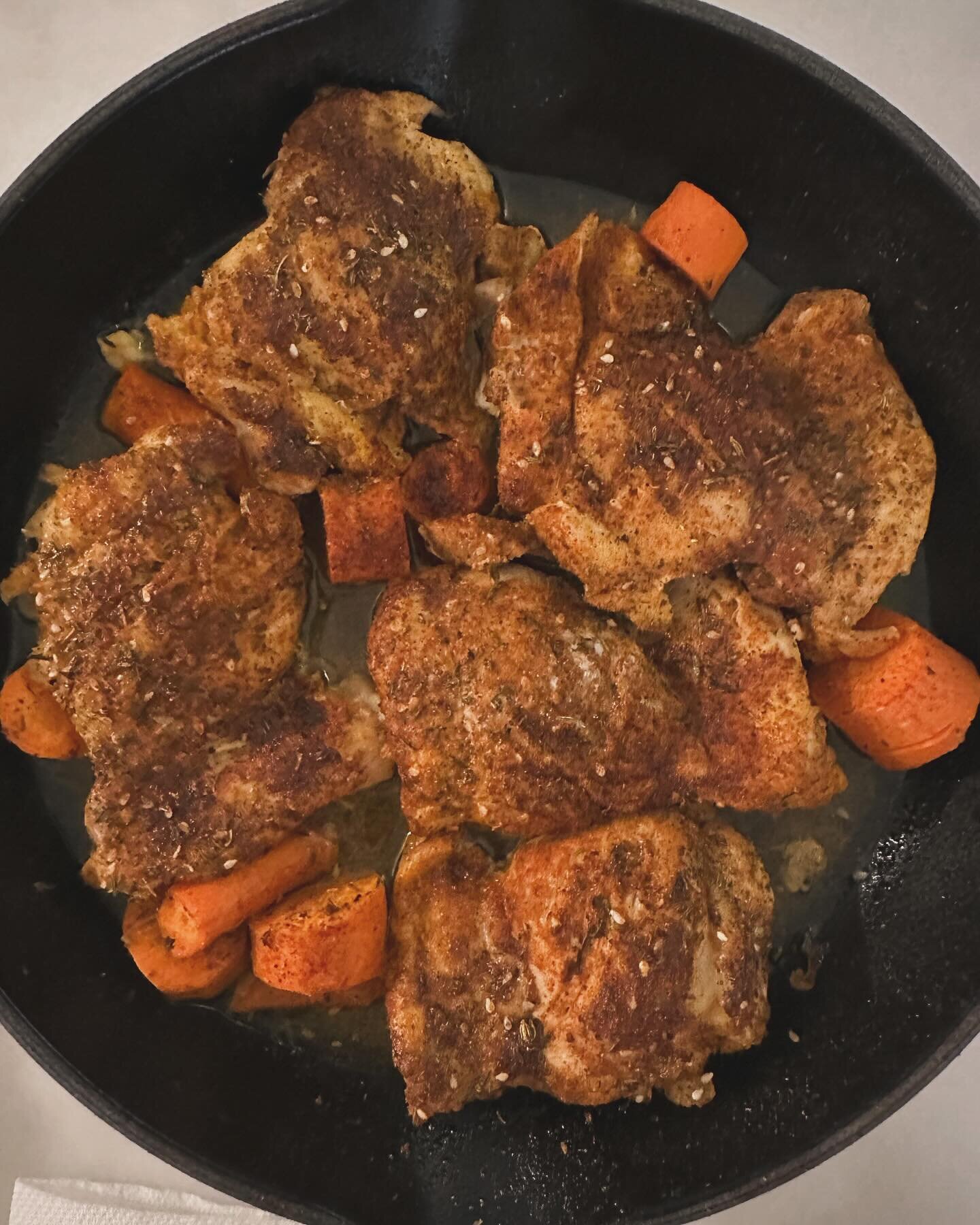 Lots of recipe requests! Chicken thighs with a tandoori masala seasoning rub and za&rsquo;atar blend and carrots in the oven for 25 minutes at 375. In a separate pan we roasted broccoli with olive oil and salt and pepper for the same amount of time. 