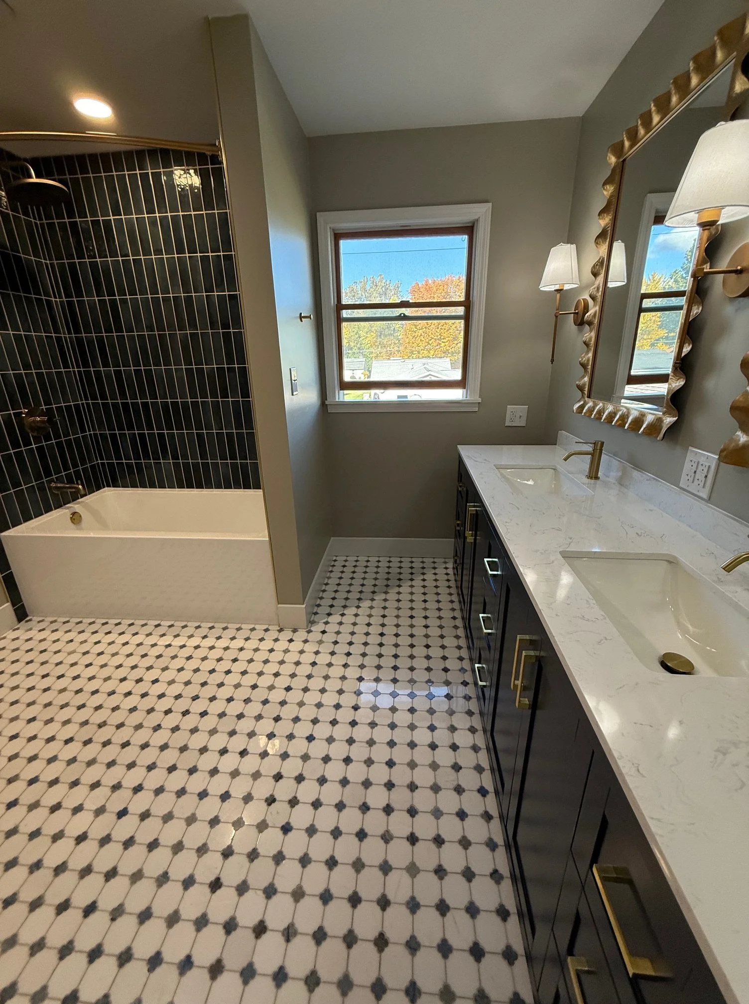 ✨ Making Cleaning More Manageable (Especially with Kids!) ✨
Keeping a clean home doesn&rsquo;t have to feel overwhelming &mdash; a few small systems can make a big difference in your everyday routine! Here are some simple ideas to help make cleaning 