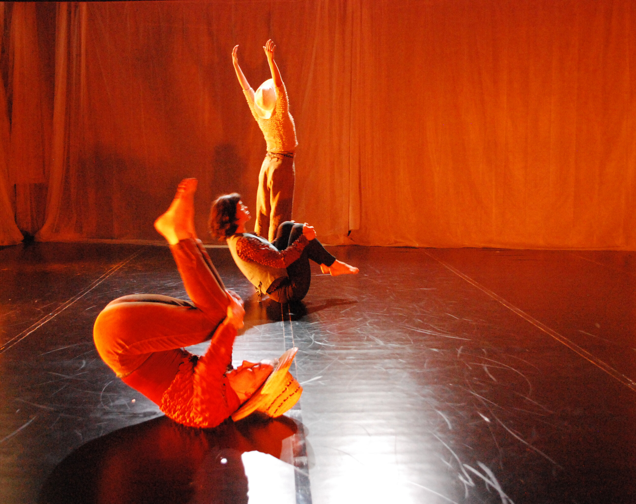 TanssiBoxi- Istuva rumpu- kuvaaja John Lenick.JPG