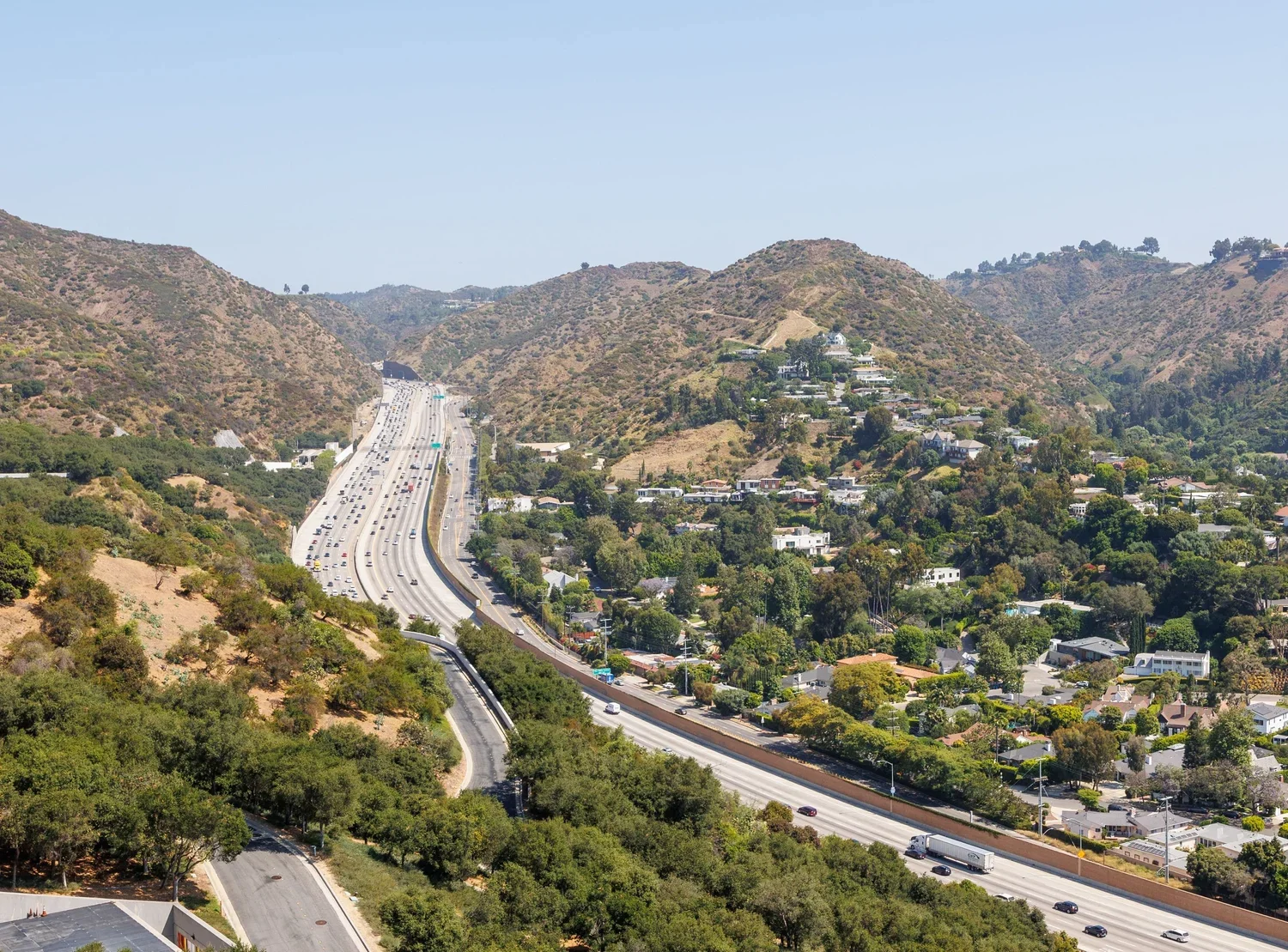 Navigating the Westside vs. Eastside When Hiring a Los Angeles Personal Assistant