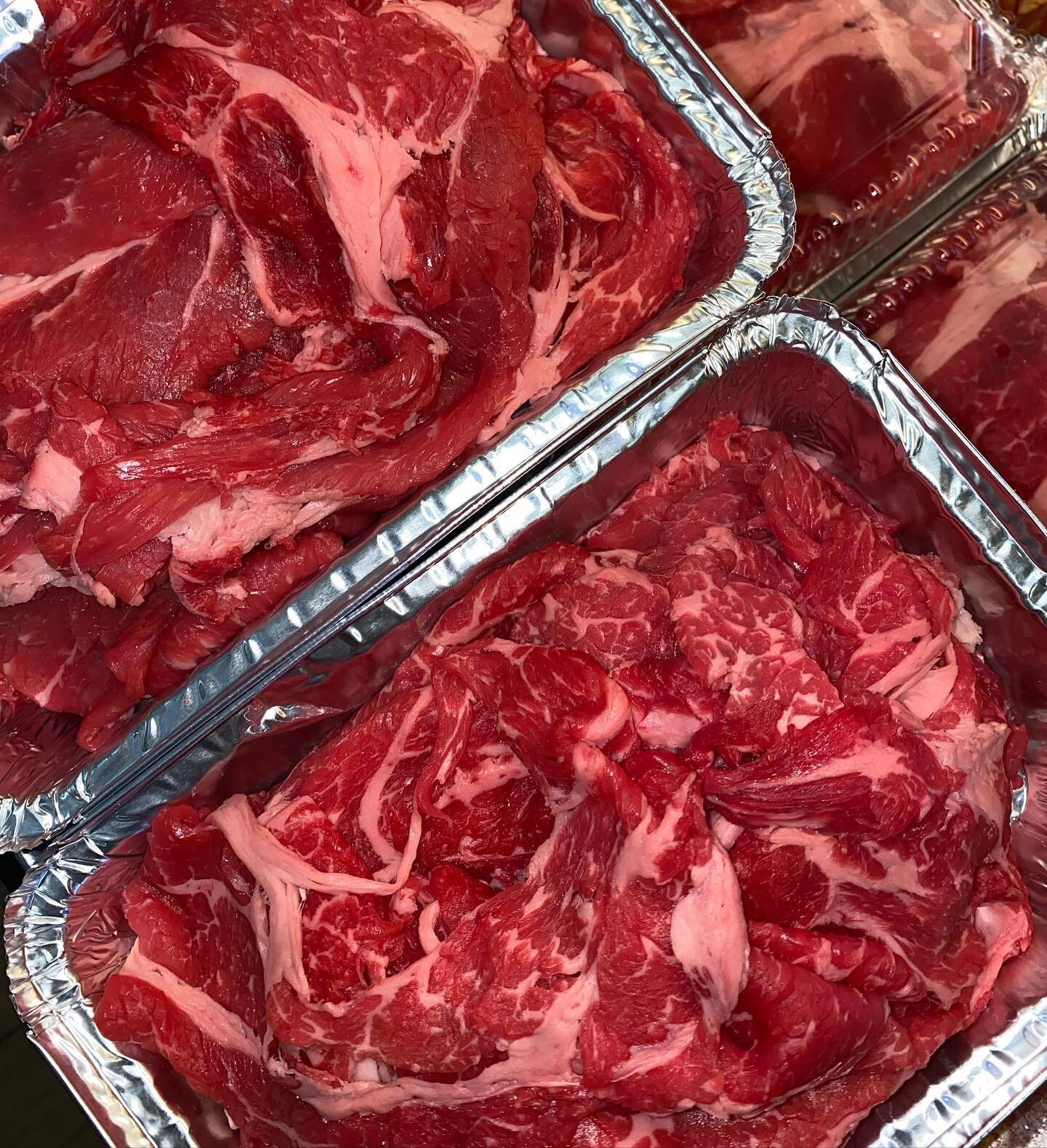 Happy Saturday!! 

Shade blade steak fresh and ready to go! Come by today to grab a container of this - perfect for the weekend 🍻 ONLY $6.99 per/lb