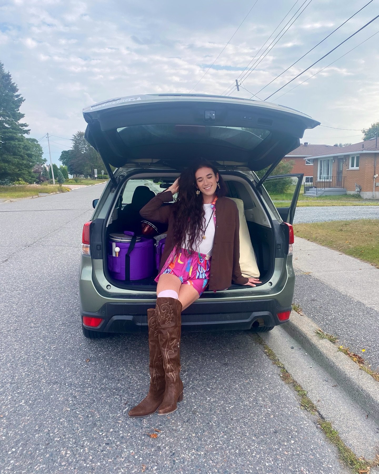Sudbury ➡️ Ottawa 

Packing up all my crystals, tarot cards and short shorts because I&rsquo;m moving back to Ottawa 🇨🇦

My last day for in-person readings in Sudbury is September 20th. I will continue to see clients via zoom (it&rsquo;s the same t