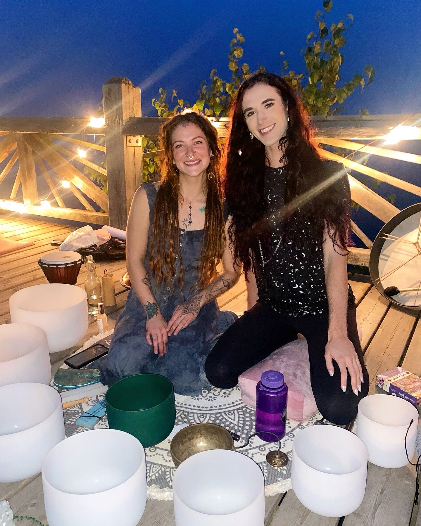 Offering healing frequencies and lunar vibes with @reikiflowjoe the last couple nights at @bellparkyoga 

🌕🧘🏻&zwj;♀️🎶🧚🏻✨💜

 #soundbath #Reiki #lightworkers #starseeds #healingfrequencies #vibes #singingbowls #fullmoon