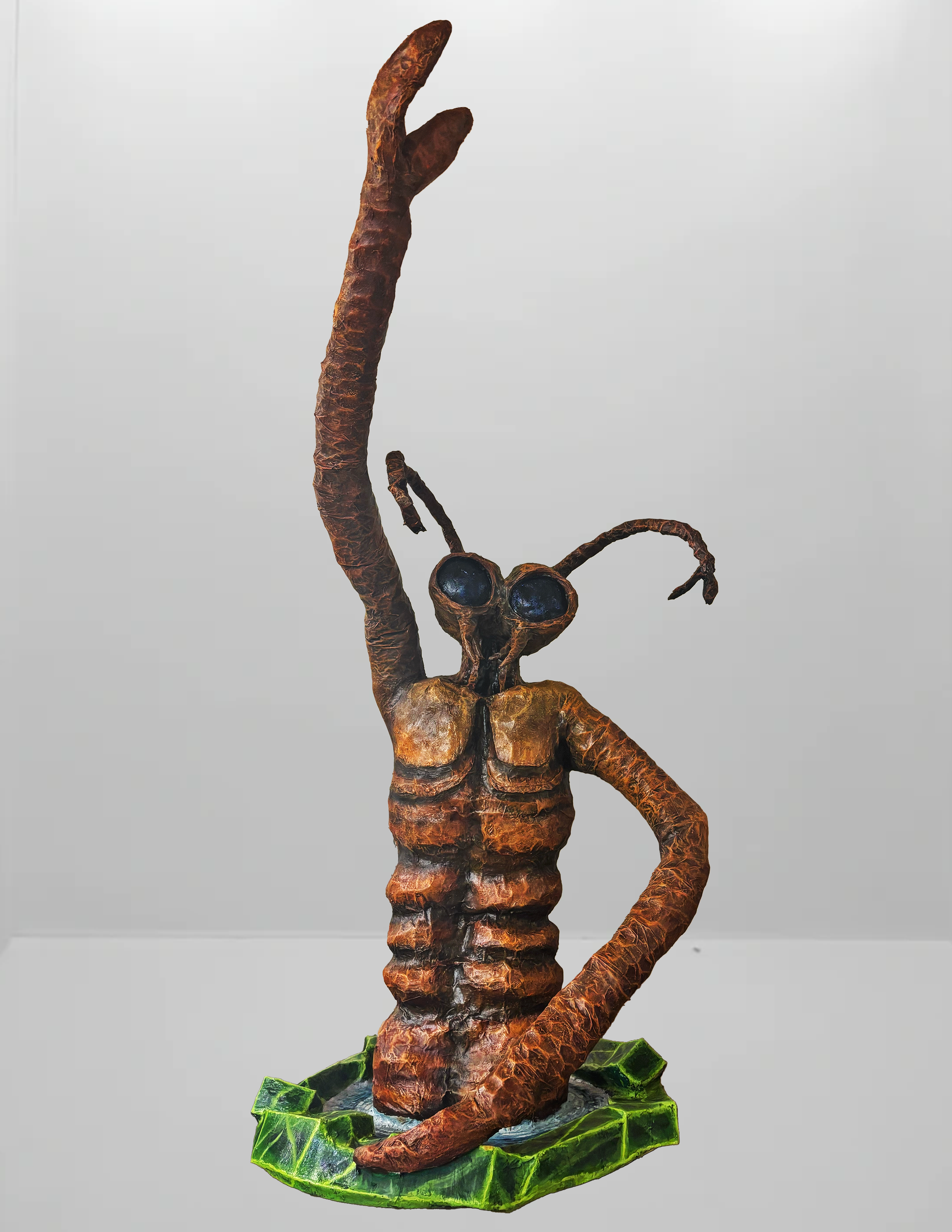 tall alien sculprure 3.png