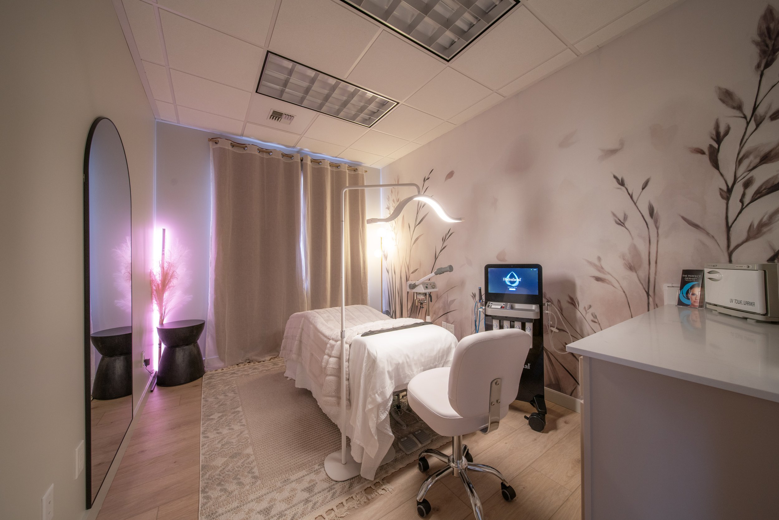 Hydrafacial Room.jpg