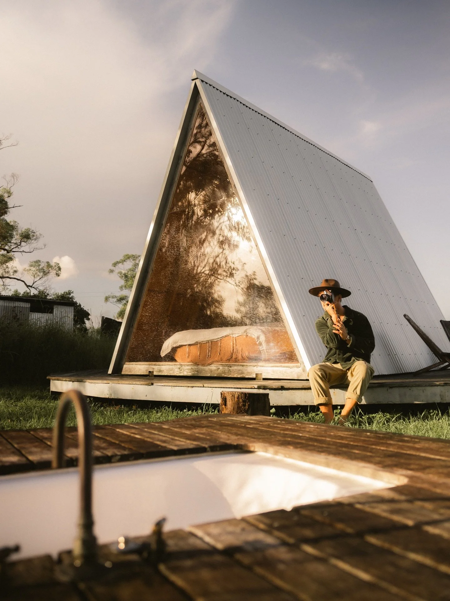 &bull; It has been a busy yet beautiful couple of weeks over on the East Coast 𖡿 Looking forward to more adventures soon as winter approaches 𖠚 I hope we are having a great week so far! ⚡︎

&bull; @saltycabins_ 𖡡 

#cabinlifestyle #aframe #earthyt