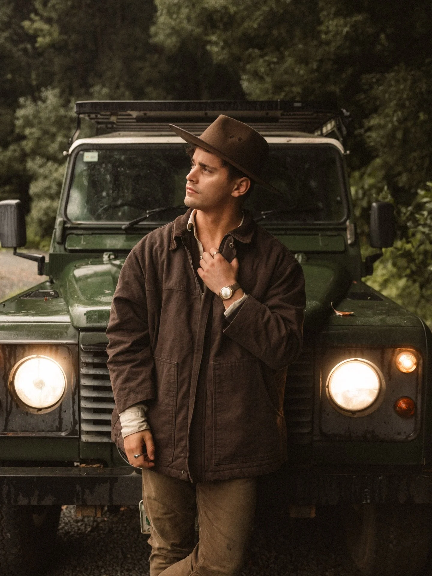 &bull; Country Living ⚑
&bull; Doesn&rsquo;t get much better than a day out in the Defender ☈

&bull; Frames by @ethanabitz , @amyrosemedia &amp; Myself
&bull; Edited by me ✎

#landroverdefender #defender #exploremore #aesthetic