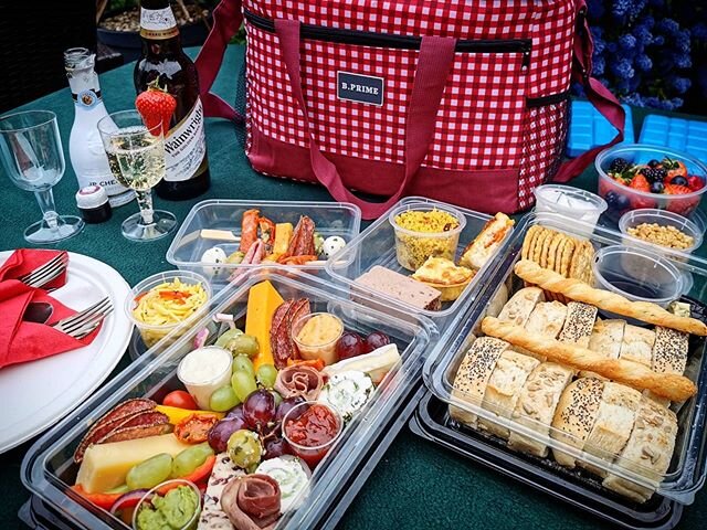 🥖🍷New &amp; Tasty Treat🧀🍇
We are now offering a romantic picnic for two with complimentary alcohol 🥂
Enjoy freshly prepared platters of cheeses, meats, crackers, breads, pate, pasta, cous cous, houmous, avocado, dips, stuffed peppers and more. F