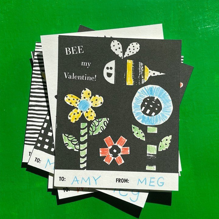❤️ Welcome to February! With Valentine&rsquo;s Day just two weeks away, keep it simple, fun and colorful with our printable valentines.
.
❤️ We made these sets in three different colors &mdash; black, blue, and red &mdash; so you can get wild with yo