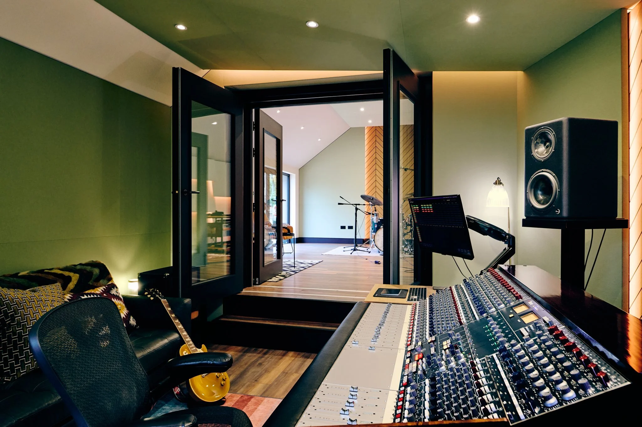 Leaf-Studio-Buckinghamshire-Control-Room-Recording-Rooms-Photos-Mike-Banks-20.jpg