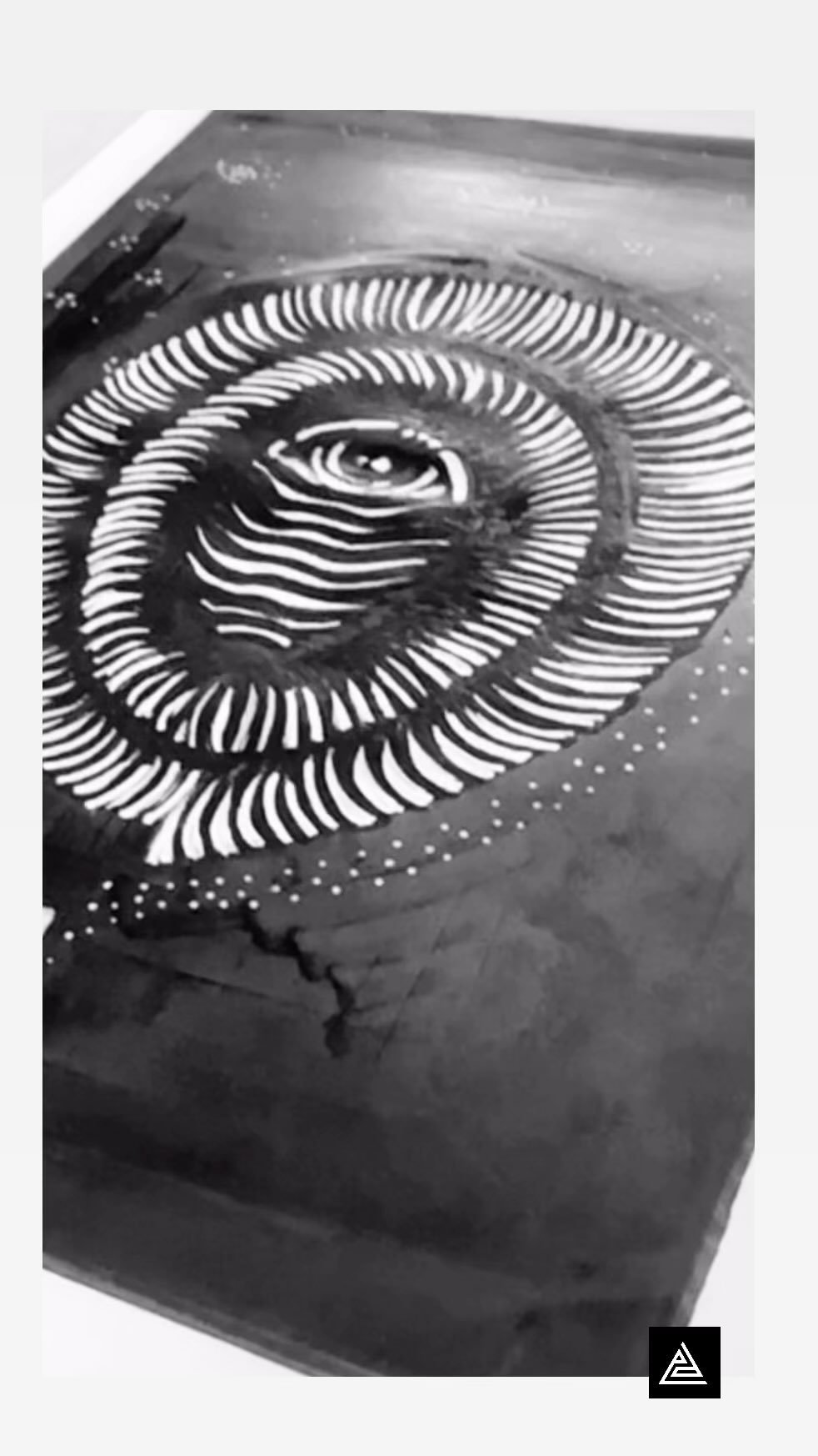“The river’s eye”
Life flows continuously like the river, like water, time does not exist. We are all here now in the present.
:
:
Black Ink on stone paper.
darwinerazo.com