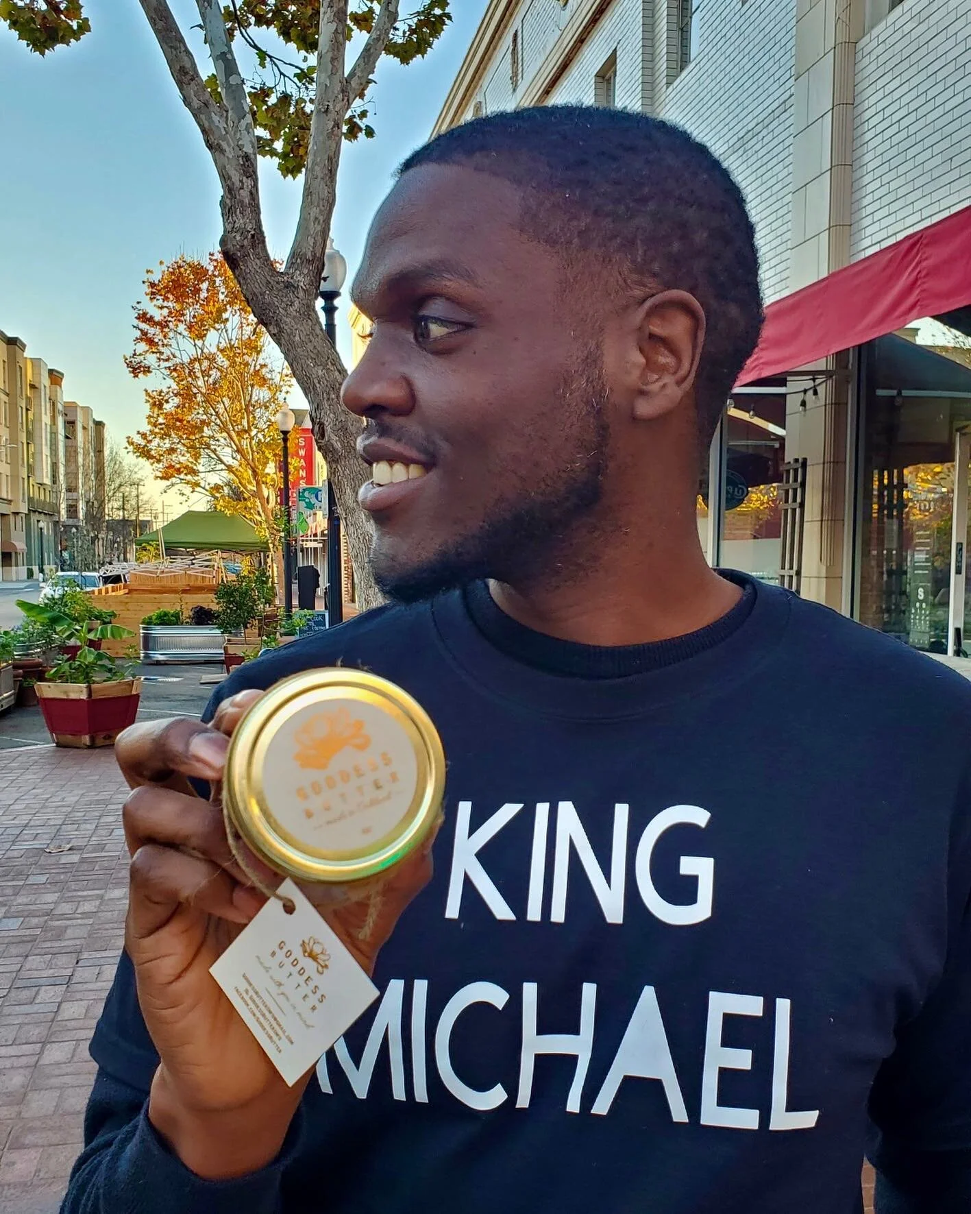 Is Goddess Butter for Kings too?
Yes! With so many &ldquo;for men&rdquo; and &ldquo;for women&rdquo; products on the market, At Goddess Butter Oakland, we want you to know Goddess Butter is for humans! 😉
.
.
That means however You identify, ✊🏽That&