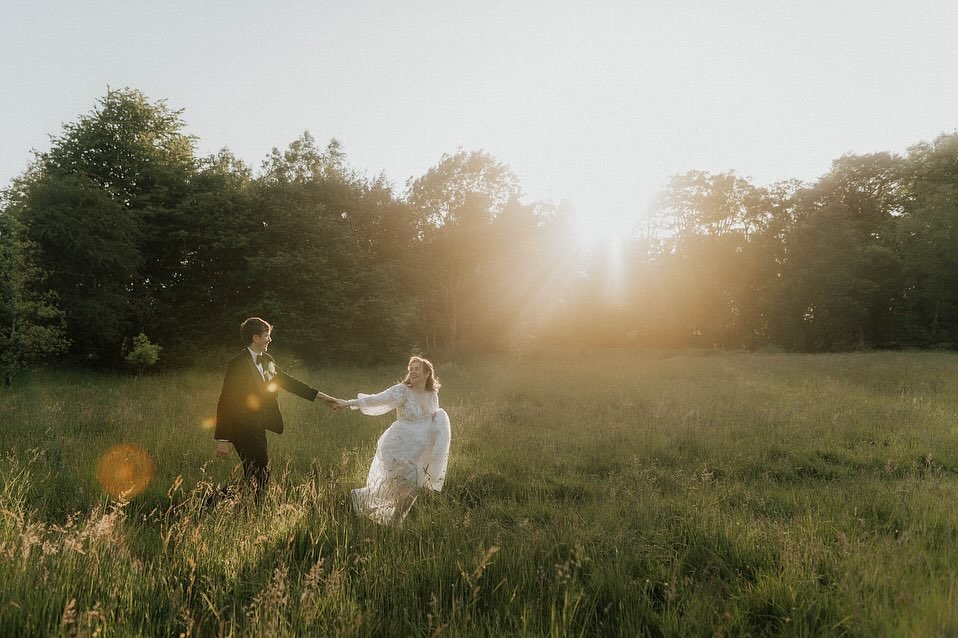 Mr &amp; Mrs Haydock 🤍🖤 31.05.25

A little sneak peek into their magical day, surrounded by their closest friends and family&hellip;and a whole lot of love 🫶

@ellenontoast @a_haydock

Venue / @brynderwen_ @bryn.llys 
Photos / @truestory.photos
Fi