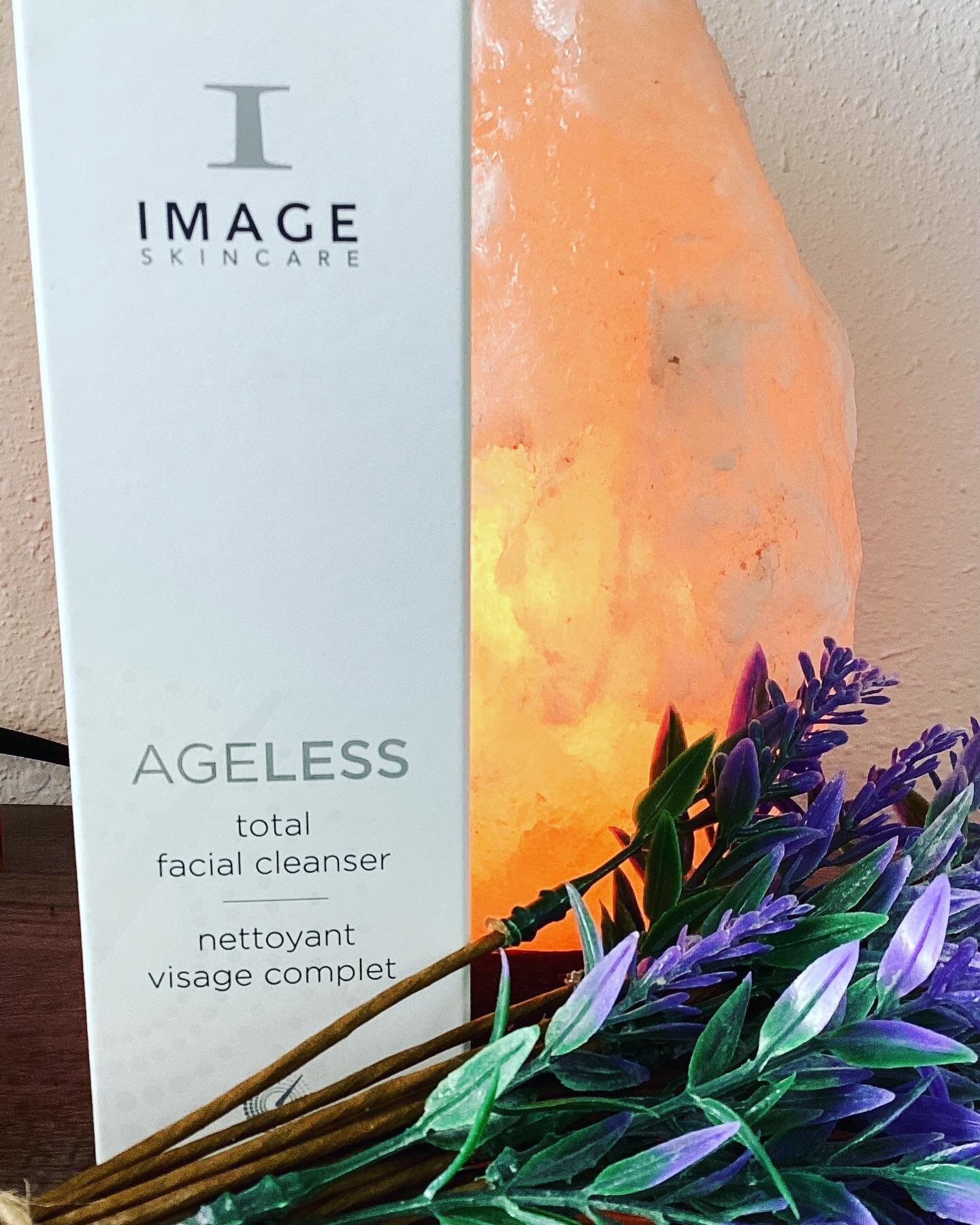 In Honor of Mothers Day ❤️ We see you!! Here is a Special Giveaway.  Tag your mom or a woman that you look up to. Then make sure you are following us and like this post to win. #mothersday #skincare #ageless