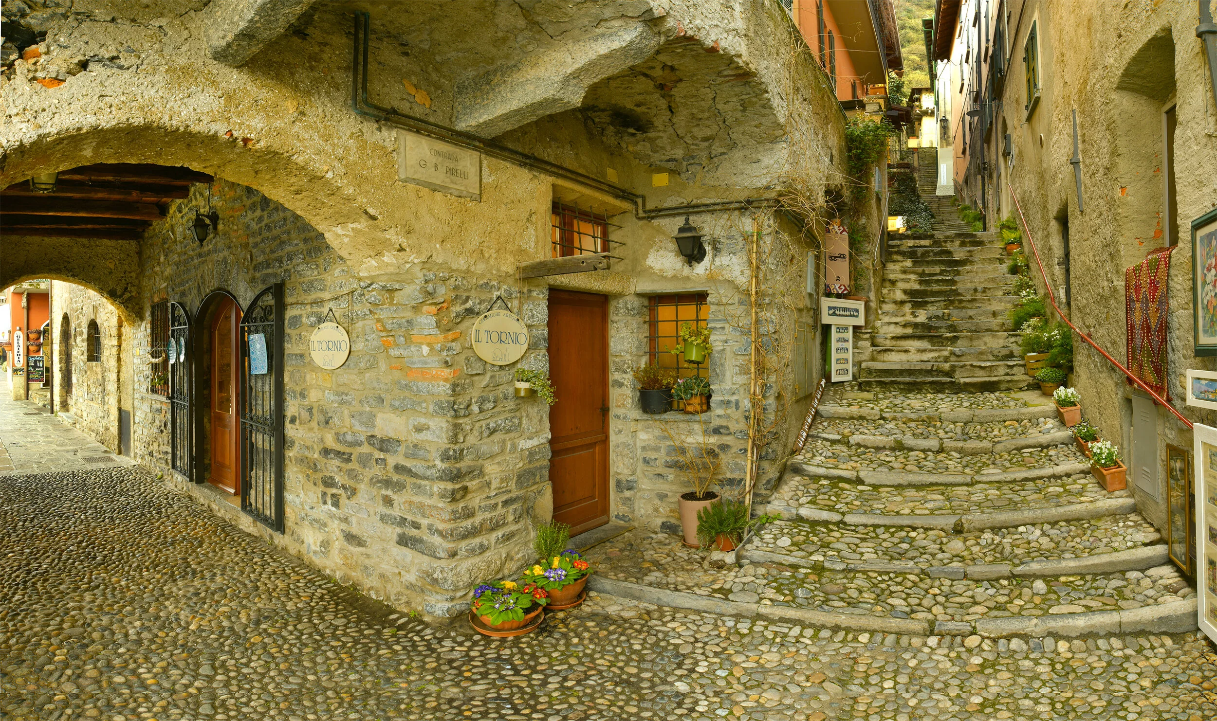 aaronsvenby-Varenna-Como-alley.JPG