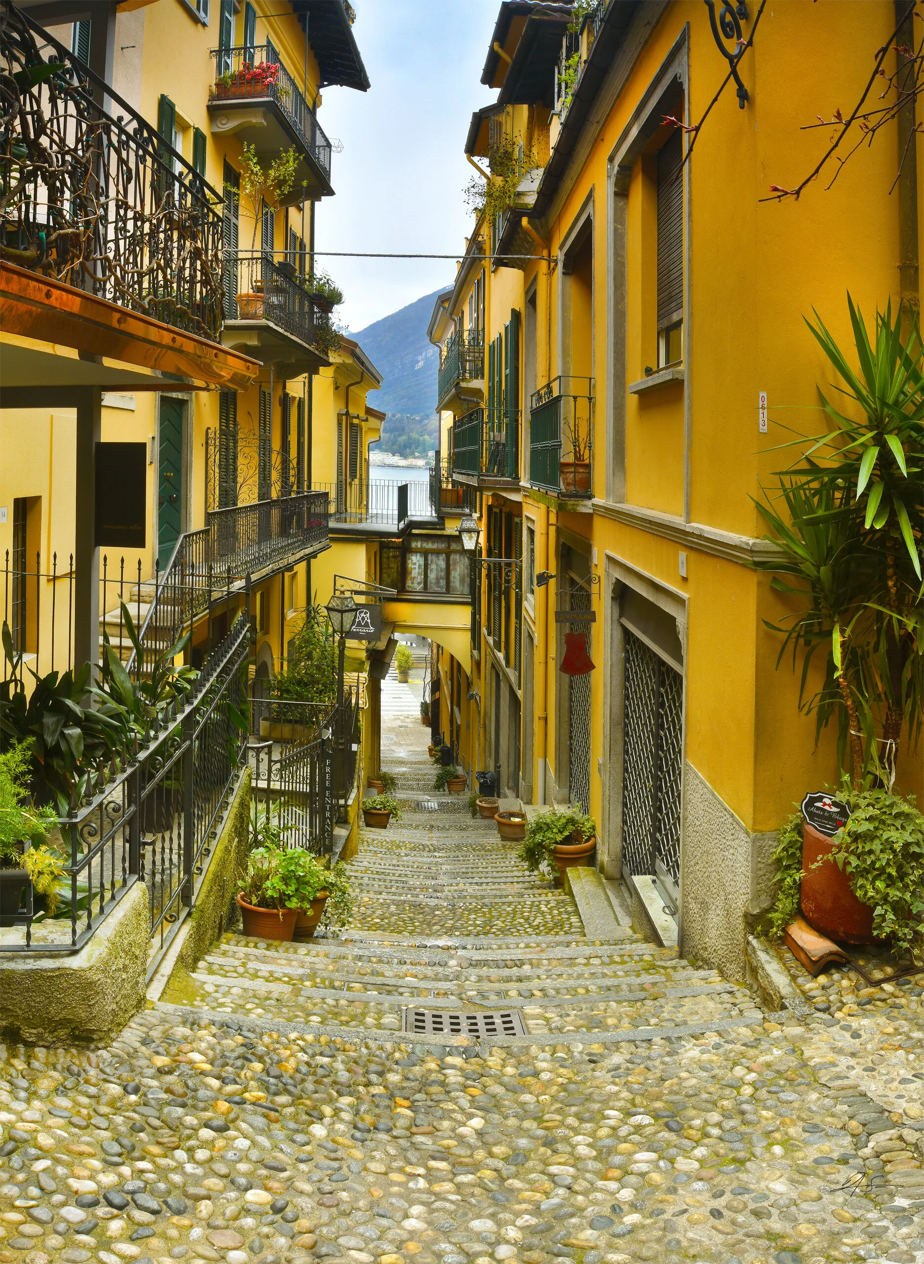 aaronsvenby-Bellagio Alley.JPG