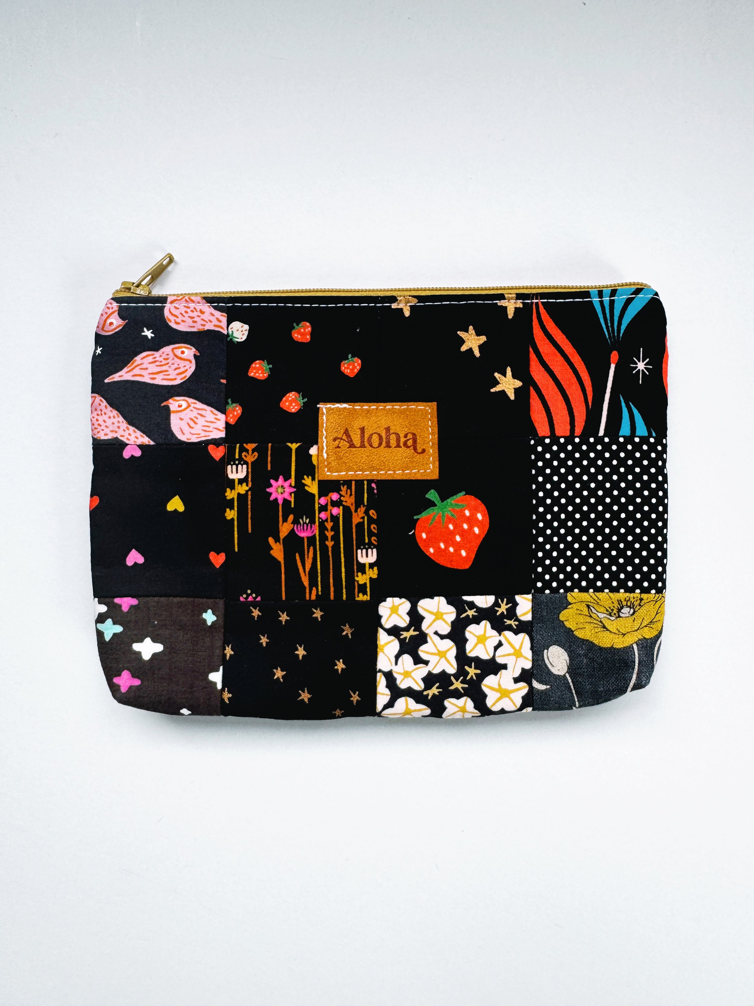 Quilted pouch - black