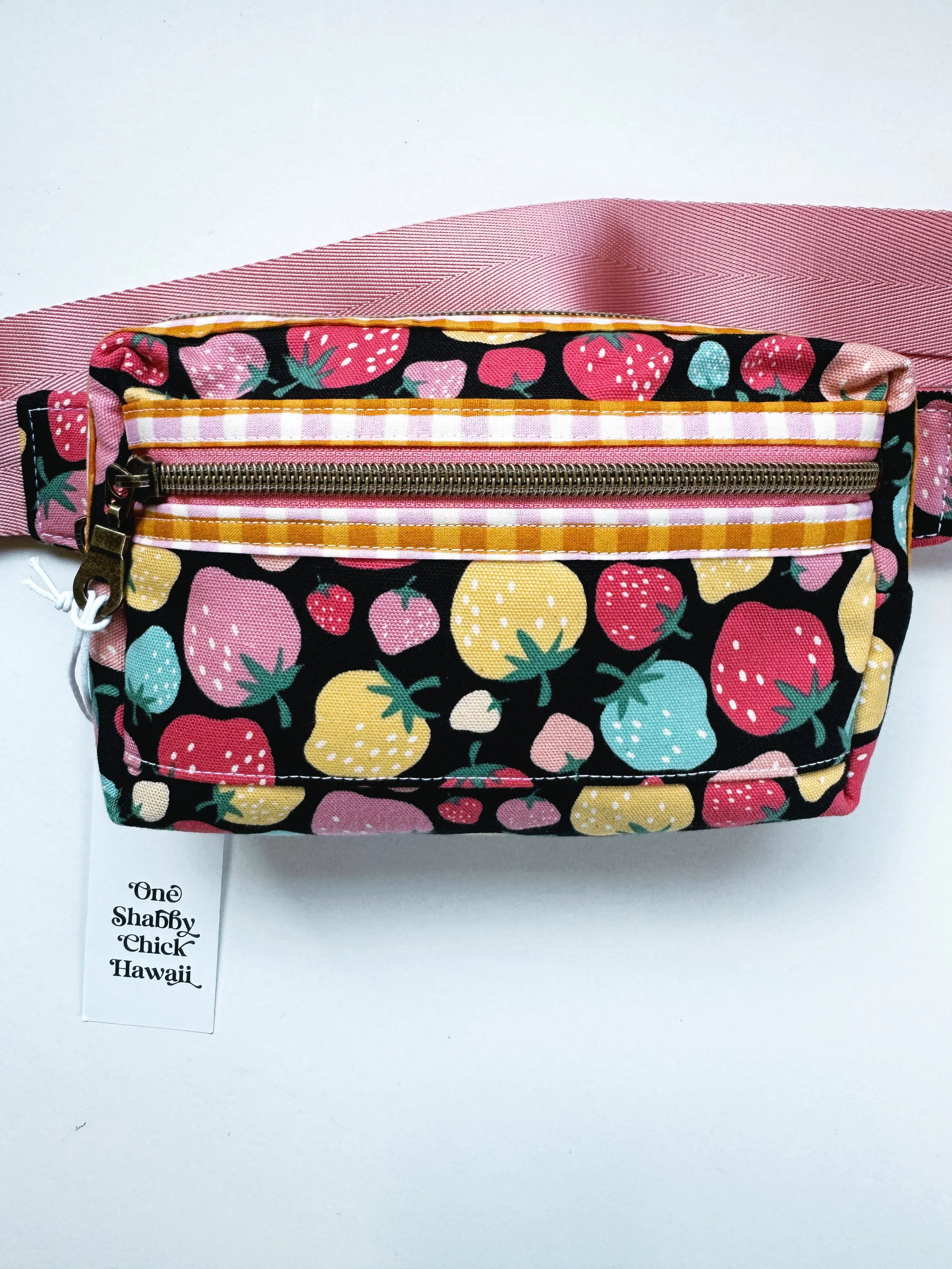 Small hip pack - strawberries