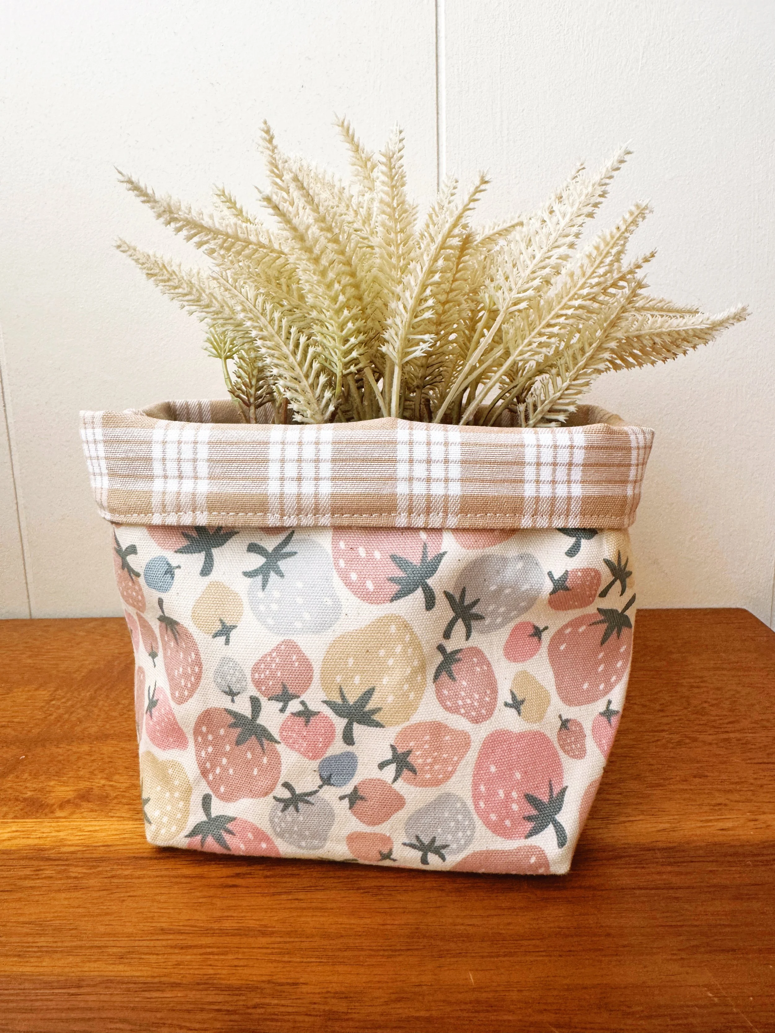 Fabric Plant Sack - pale strawberry