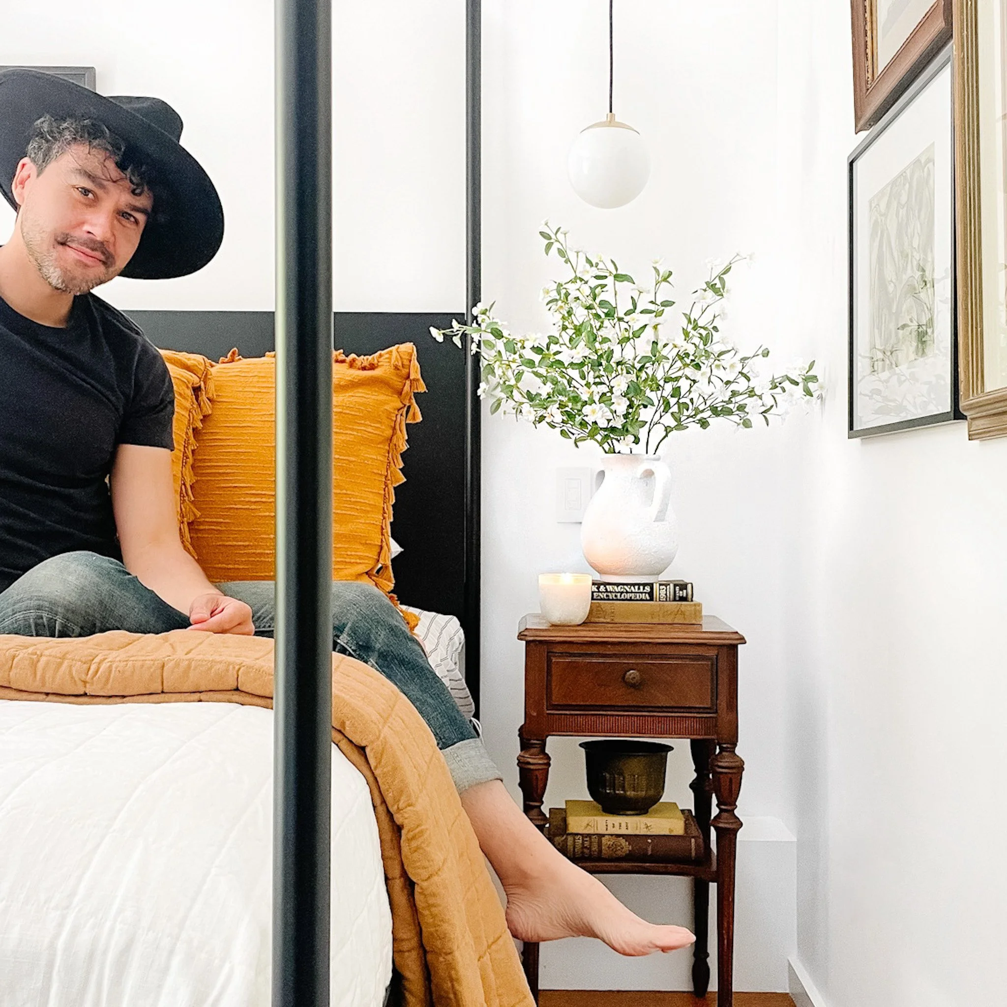 How To Decorate A Nightstand