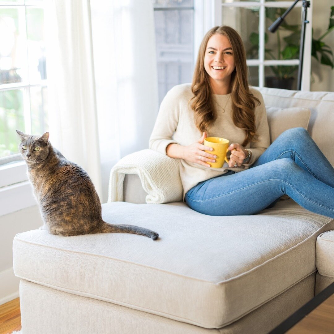 Seeing some new faces over here, so thought I'd take a moment to introduce myself!⠀⠀⠀⠀⠀⠀⠀⠀⠀
⠀⠀⠀⠀⠀⠀⠀⠀⠀
I'm Chloe, Pediatric Sleep Consultant and founder of La Lune Consulting. (&amp; this is Mila 😺) I am passionate about taking the guess work out of 